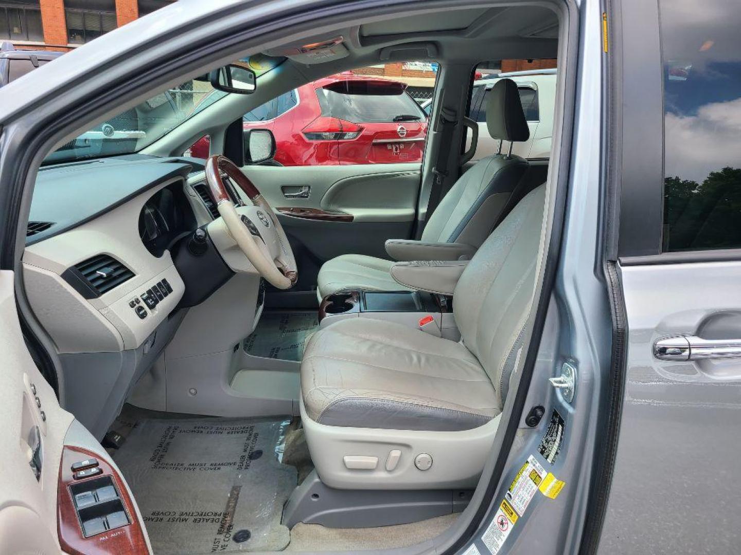2014 SILVER TOYOTA SIENNA limited (5TDDK3DC7ES) with an 3.5L engine, Automatic transmission, located at 7981 Paxton Street, Harrisburg, PA, 17111, (717) 561-2926, 40.261490, -76.749229 - Photo#17