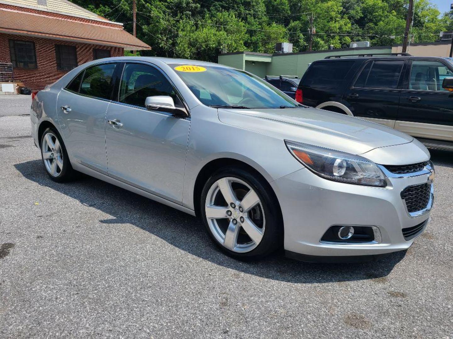 2015 SILVER CHEVROLET MALIBU LTZ (1G11G5SX7FF) with an 2.0L engine, Automatic transmission, located at 117 North Cameron Street, Harrisburg, PA, 17101, (717) 963-8962, 40.267021, -76.875351 - WE FINANCE!!! Good Credit/ Bad Credit/ No Credit - ALL Trade-Ins Welcomed!!! ***Guaranteed Credit Approval*** APPLY ONLINE or CALL us TODAY ;) Internet Prices and Marketplace Prices are SPECIAL discounted ***CASH DEALS*** Retail Prices are higher. Please call us to discuss your cash and finan - Photo#6