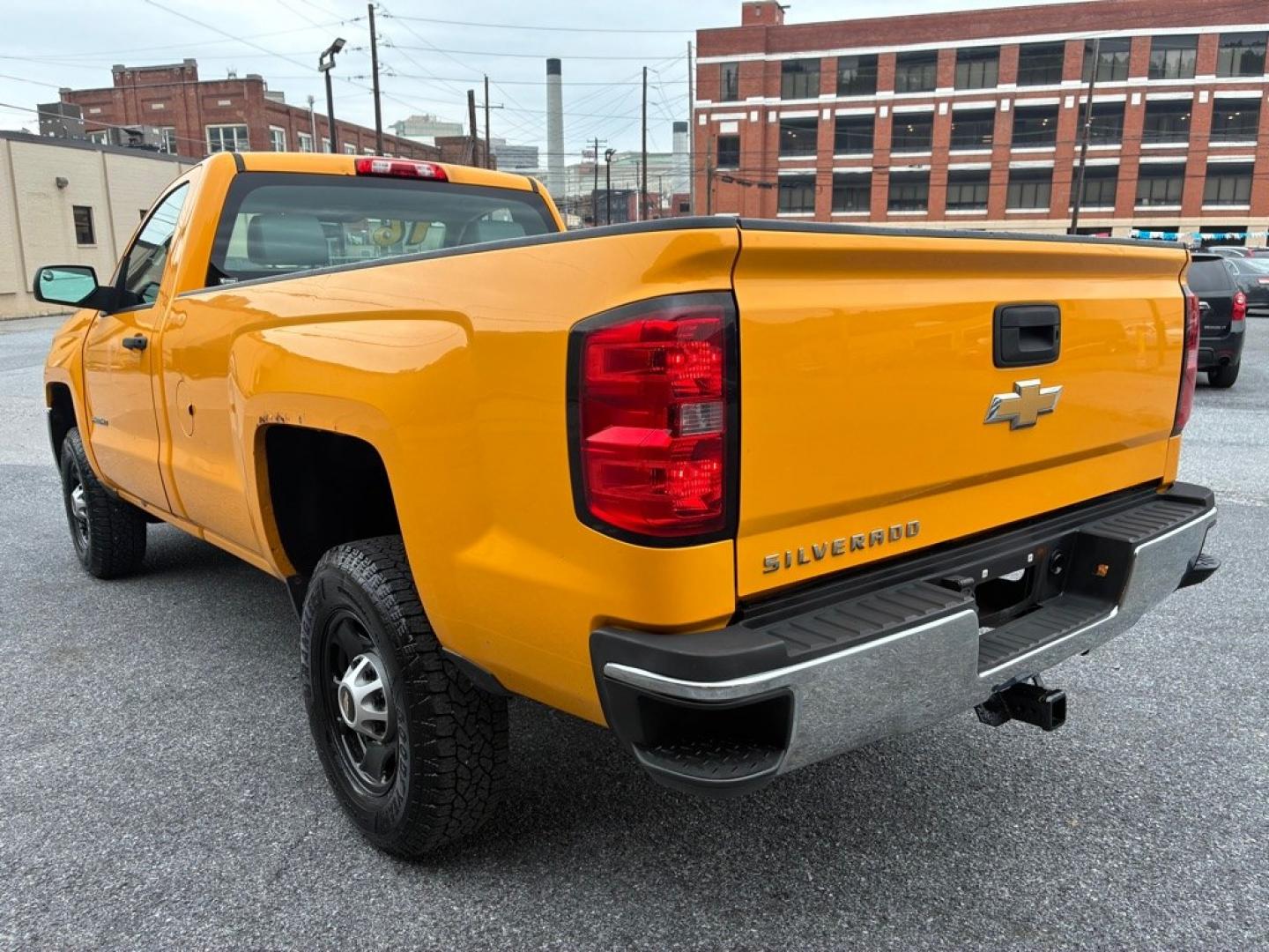 2015 YELLOW CHEVROLET SILVERADO 2500 HEAVY DUTY (1GC0CUEGXFZ) with an 6.0L engine, Automatic transmission, located at 117 North Cameron Street, Harrisburg, PA, 17101, (717) 963-8962, 40.267021, -76.875351- Photo#2