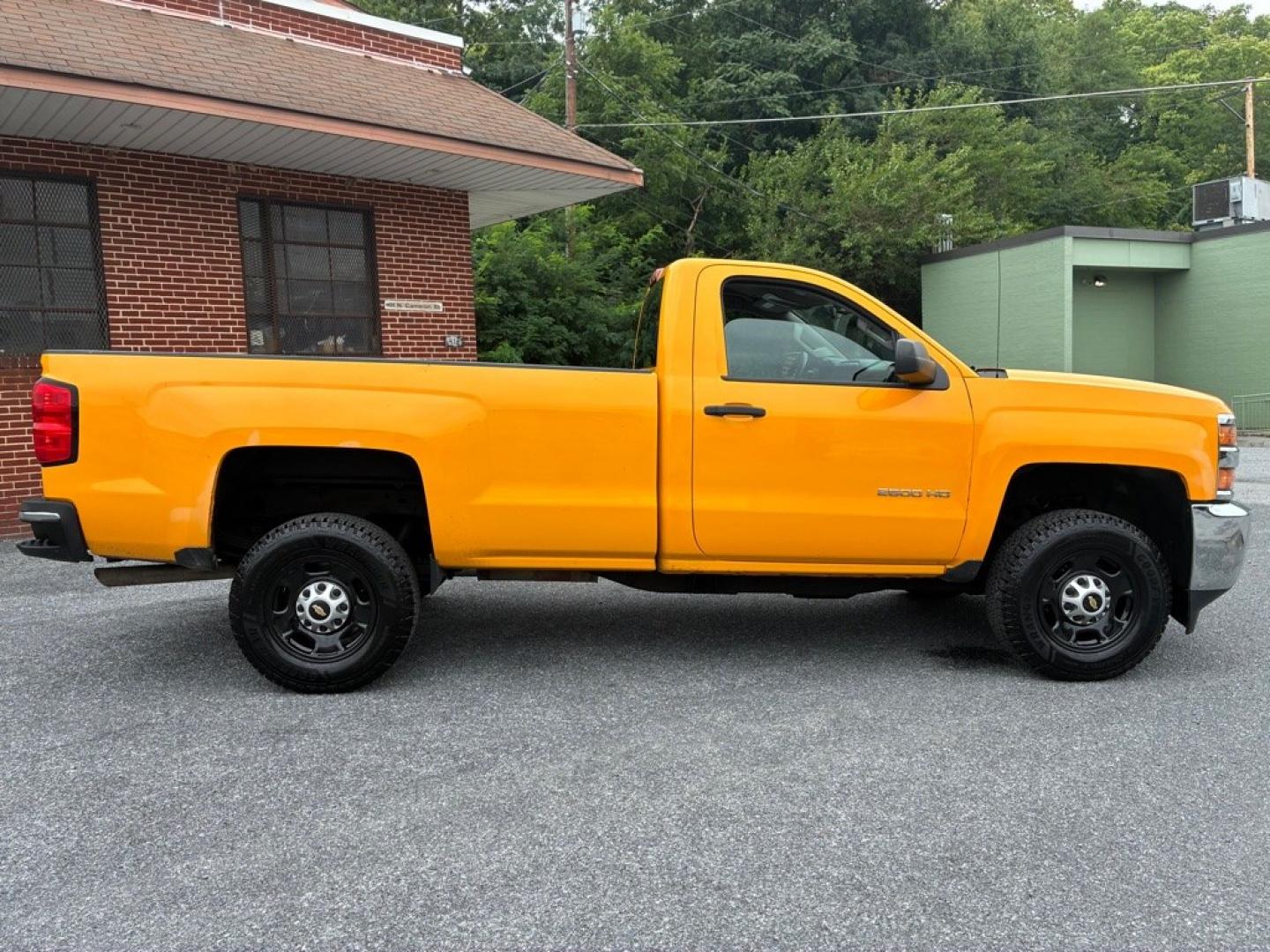 2015 YELLOW CHEVROLET SILVERADO 2500 HEAVY DUTY (1GC0CUEGXFZ) with an 6.0L engine, Automatic transmission, located at 117 North Cameron Street, Harrisburg, PA, 17101, (717) 963-8962, 40.267021, -76.875351- Photo#5
