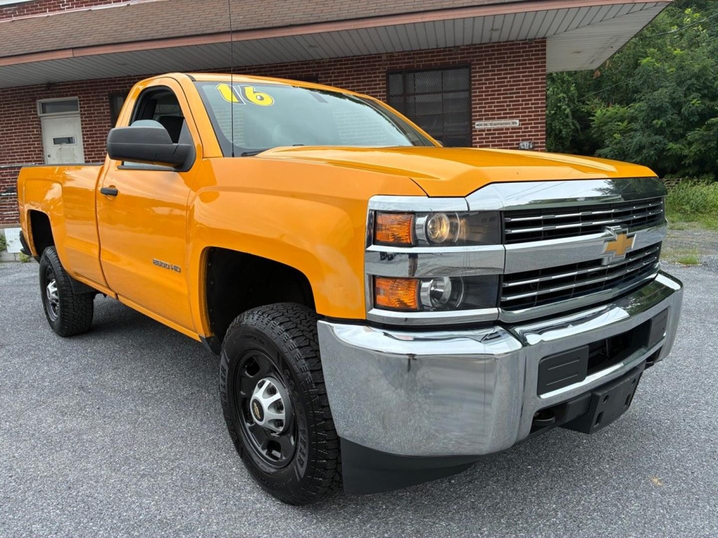 2015 YELLOW CHEVROLET SILVERADO 2500 HEAVY DUTY (1GC0CUEGXFZ) with an 6.0L engine, Automatic transmission, located at 117 North Cameron Street, Harrisburg, PA, 17101, (717) 963-8962, 40.267021, -76.875351- Photo#6