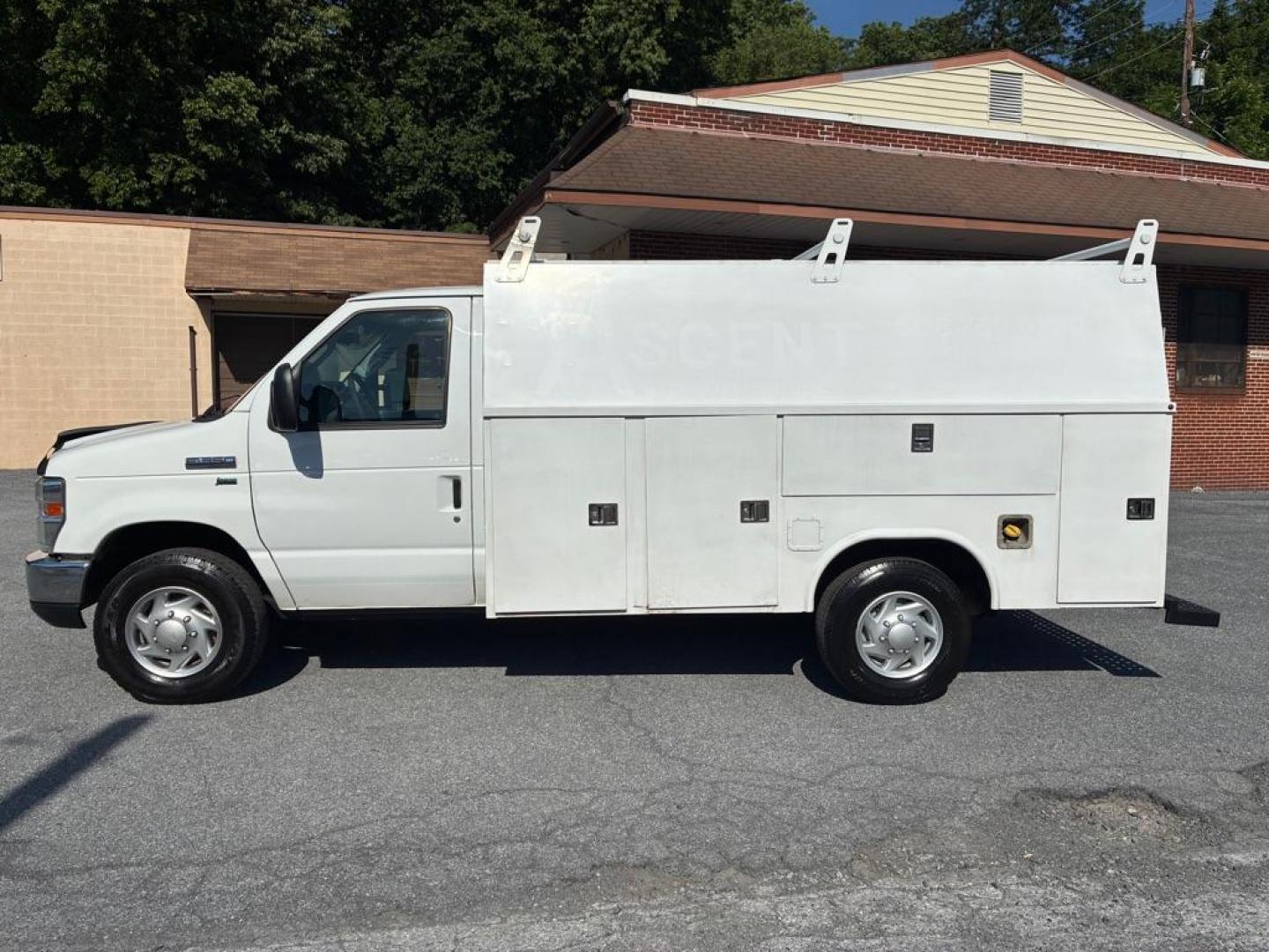 2015 WHITE FORD ECONOLINE E350 SUPER DUTY CUTAWAY VAN (1FDWE3FL6FD) with an 5.4L engine, Automatic transmission, located at 117 North Cameron Street, Harrisburg, PA, 17101, (717) 963-8962, 40.267021, -76.875351 - Utility box. WE FINANCE!!! MOST vehicles are available for financing. Good Credit/ Challenged Credit/ No Credit - ALL Trade-Ins Welcomed!!! APPLY ONLINE or CALL us TODAY Please call us to discuss your cash and/or financing options. Thanks for checking our inventory! We're here to he - Photo#1