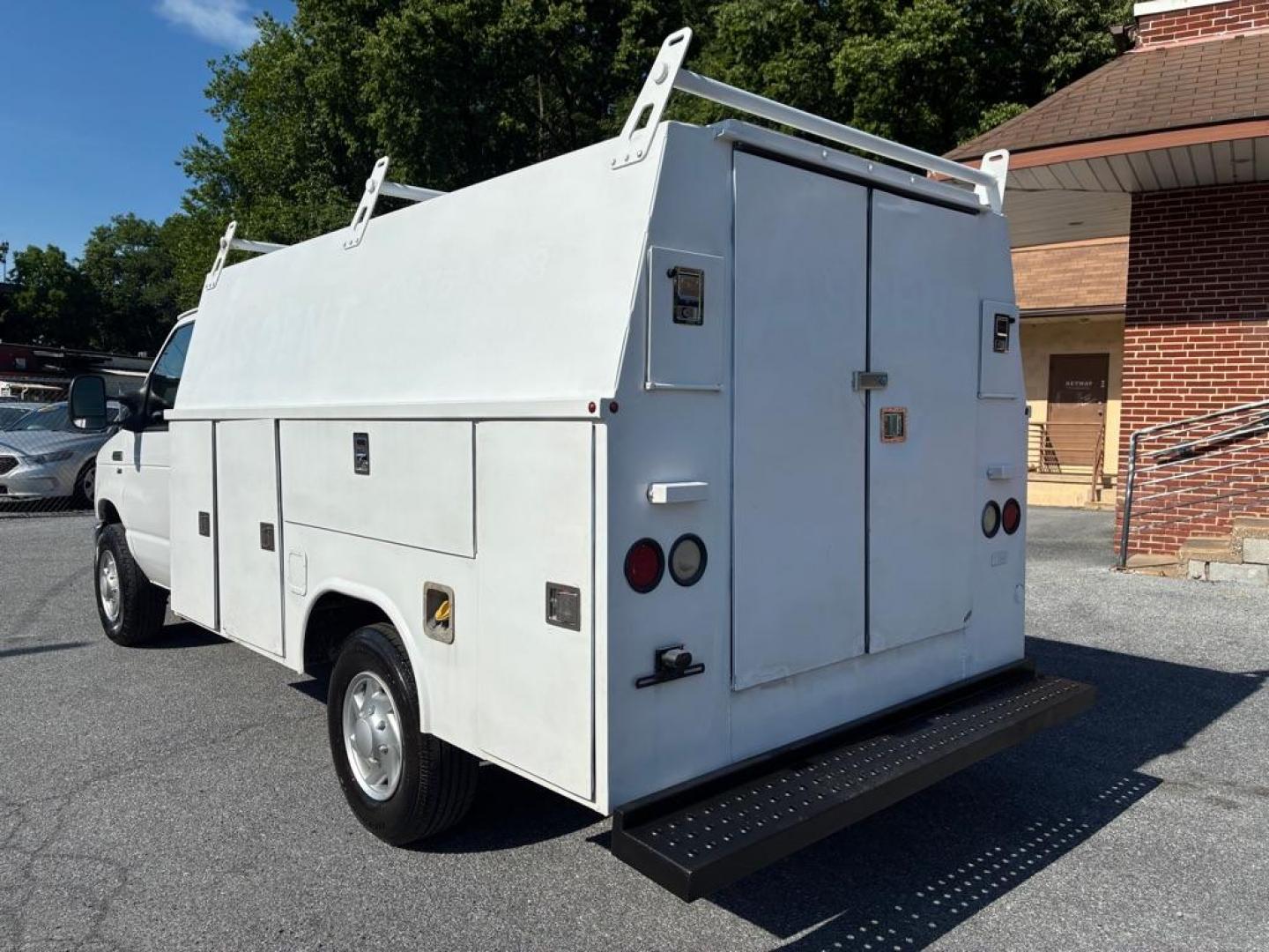 2015 WHITE FORD ECONOLINE E350 SUPER DUTY CUTAWAY VAN (1FDWE3FL6FD) with an 5.4L engine, Automatic transmission, located at 117 North Cameron Street, Harrisburg, PA, 17101, (717) 963-8962, 40.267021, -76.875351 - Utility box. WE FINANCE!!! MOST vehicles are available for financing. Good Credit/ Challenged Credit/ No Credit - ALL Trade-Ins Welcomed!!! APPLY ONLINE or CALL us TODAY Please call us to discuss your cash and/or financing options. Thanks for checking our inventory! We're here to he - Photo#2