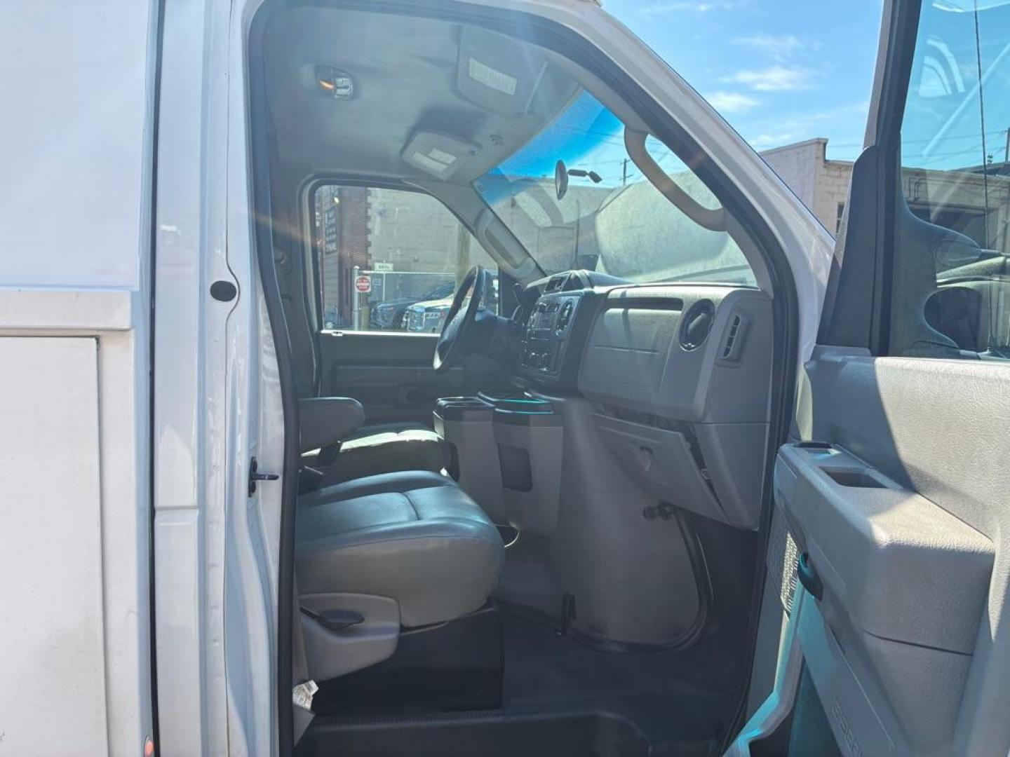 2015 WHITE FORD ECONOLINE E350 SUPER DUTY CUTAWAY VAN (1FDWE3FL6FD) with an 5.4L engine, Automatic transmission, located at 117 North Cameron Street, Harrisburg, PA, 17101, (717) 963-8962, 40.267021, -76.875351 - Utility box. WE FINANCE!!! MOST vehicles are available for financing. Good Credit/ Challenged Credit/ No Credit - ALL Trade-Ins Welcomed!!! APPLY ONLINE or CALL us TODAY Please call us to discuss your cash and/or financing options. Thanks for checking our inventory! We're here to he - Photo#8