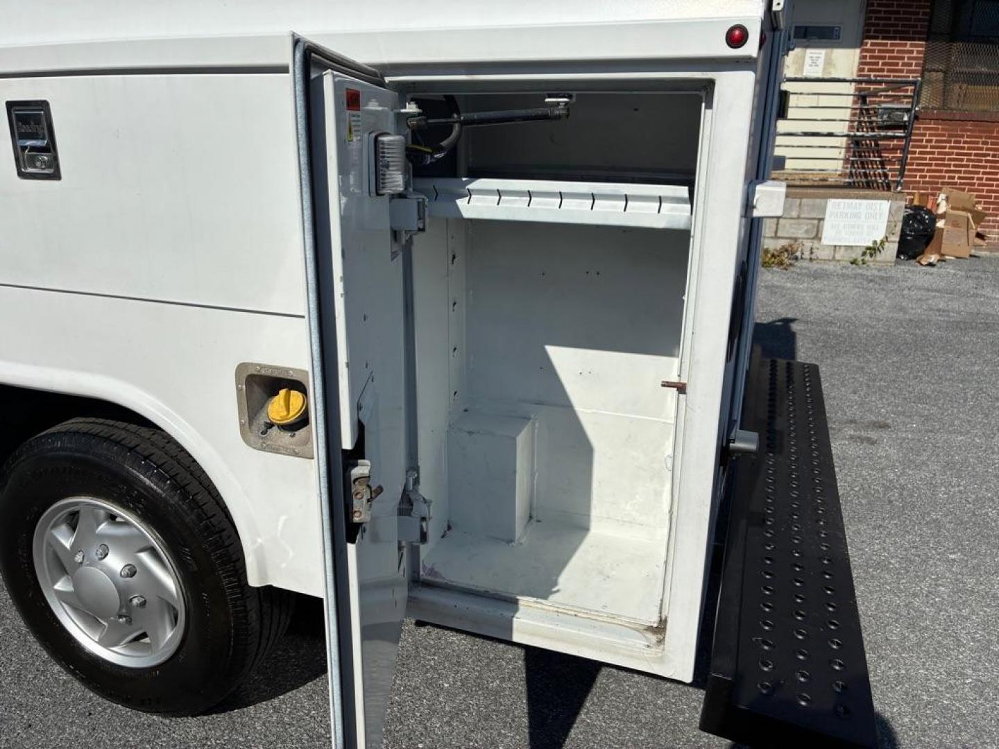 2015 WHITE FORD ECONOLINE E350 SUPER DUTY CUTAWAY VAN (1FDWE3FL6FD) with an 5.4L engine, Automatic transmission, located at 117 North Cameron Street, Harrisburg, PA, 17101, (717) 963-8962, 40.267021, -76.875351 - Utility box. WE FINANCE!!! MOST vehicles are available for financing. Good Credit/ Challenged Credit/ No Credit - ALL Trade-Ins Welcomed!!! APPLY ONLINE or CALL us TODAY Please call us to discuss your cash and/or financing options. Thanks for checking our inventory! We're here to he - Photo#15