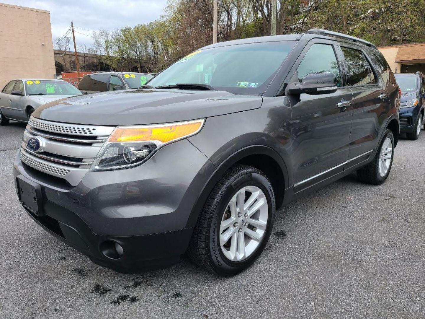2015 GRAY FORD EXPLORER XLT (1FM5K8D89FG) with an 3.5L engine, Automatic transmission, located at 117 North Cameron Street, Harrisburg, PA, 17101, (717) 963-8962, 40.267021, -76.875351 - WE FINANCE!!! Good Credit/ Bad Credit/ No Credit - ALL Trade-Ins Welcomed!!! ***Guaranteed Credit Approval*** APPLY ONLINE or CALL us TODAY ;) Internet Prices and Marketplace Prices are SPECIAL discounted ***CASH DEALS*** Retail Prices are higher. Please call us to discuss your cash and finan - Photo#0