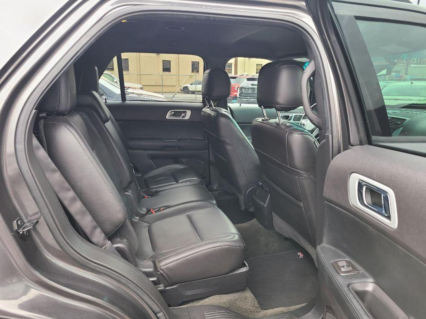 2015 GRAY FORD EXPLORER XLT (1FM5K8D89FG) with an 3.5L engine, Automatic transmission, located at 117 North Cameron Street, Harrisburg, PA, 17101, (717) 963-8962, 40.267021, -76.875351 - WE FINANCE!!! Good Credit/ Bad Credit/ No Credit - ALL Trade-Ins Welcomed!!! ***Guaranteed Credit Approval*** APPLY ONLINE or CALL us TODAY ;) Internet Prices and Marketplace Prices are SPECIAL discounted ***CASH DEALS*** Retail Prices are higher. Please call us to discuss your cash and finan - Photo#9