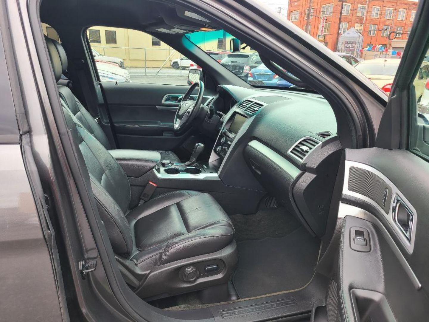 2015 GRAY FORD EXPLORER XLT (1FM5K8D89FG) with an 3.5L engine, Automatic transmission, located at 117 North Cameron Street, Harrisburg, PA, 17101, (717) 963-8962, 40.267021, -76.875351 - WE FINANCE!!! Good Credit/ Bad Credit/ No Credit - ALL Trade-Ins Welcomed!!! ***Guaranteed Credit Approval*** APPLY ONLINE or CALL us TODAY ;) Internet Prices and Marketplace Prices are SPECIAL discounted ***CASH DEALS*** Retail Prices are higher. Please call us to discuss your cash and finan - Photo#12