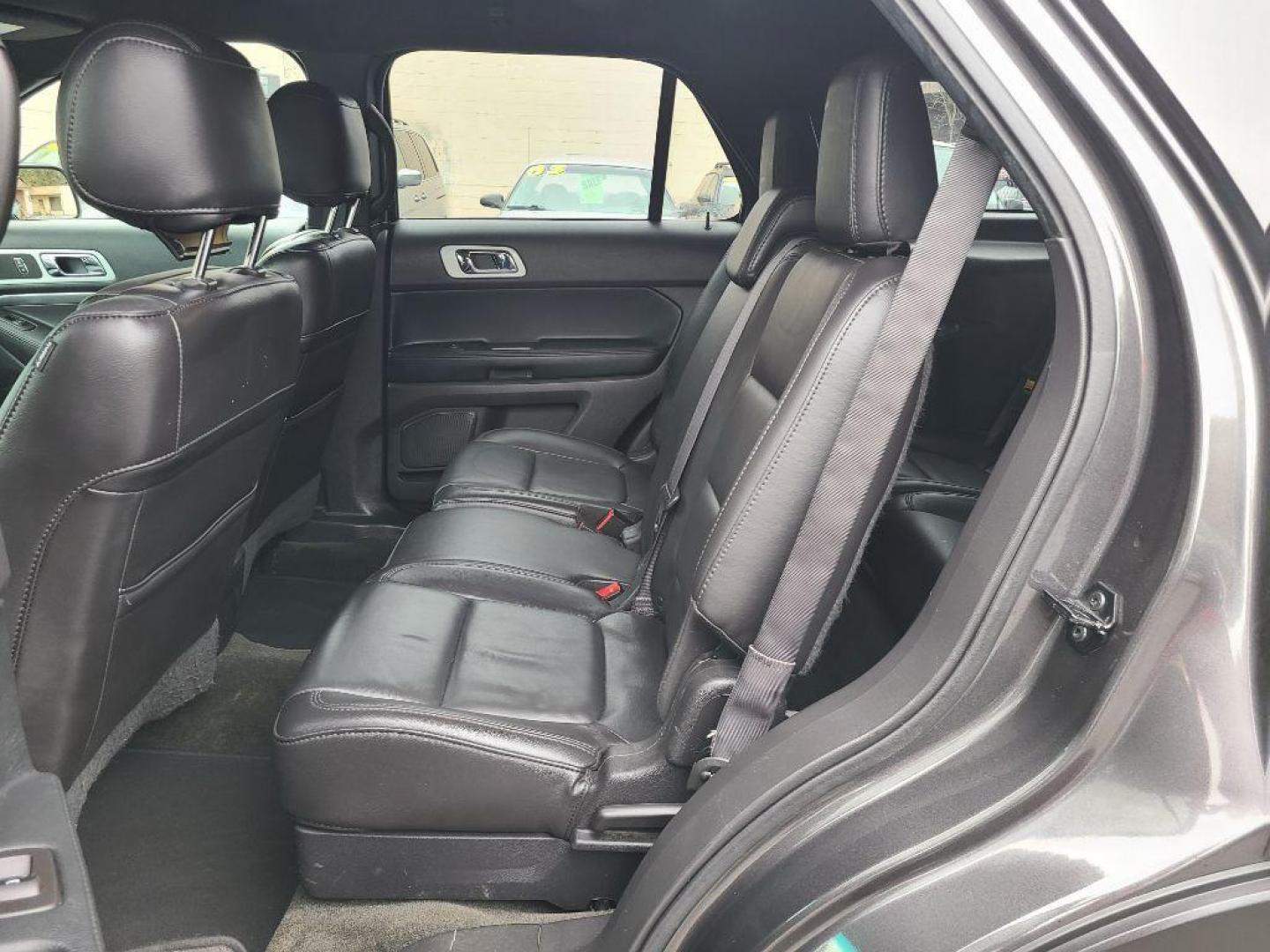 2015 GRAY FORD EXPLORER XLT (1FM5K8D89FG) with an 3.5L engine, Automatic transmission, located at 117 North Cameron Street, Harrisburg, PA, 17101, (717) 963-8962, 40.267021, -76.875351 - WE FINANCE!!! Good Credit/ Bad Credit/ No Credit - ALL Trade-Ins Welcomed!!! ***Guaranteed Credit Approval*** APPLY ONLINE or CALL us TODAY ;) Internet Prices and Marketplace Prices are SPECIAL discounted ***CASH DEALS*** Retail Prices are higher. Please call us to discuss your cash and finan - Photo#14