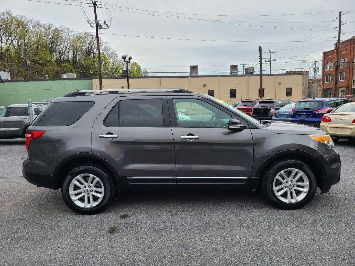 2015 GRAY FORD EXPLORER XLT (1FM5K8D89FG) with an 3.5L engine, Automatic transmission, located at 117 North Cameron Street, Harrisburg, PA, 17101, (717) 963-8962, 40.267021, -76.875351 - WE FINANCE!!! Good Credit/ Bad Credit/ No Credit - ALL Trade-Ins Welcomed!!! ***Guaranteed Credit Approval*** APPLY ONLINE or CALL us TODAY ;) Internet Prices and Marketplace Prices are SPECIAL discounted ***CASH DEALS*** Retail Prices are higher. Please call us to discuss your cash and finan - Photo#3