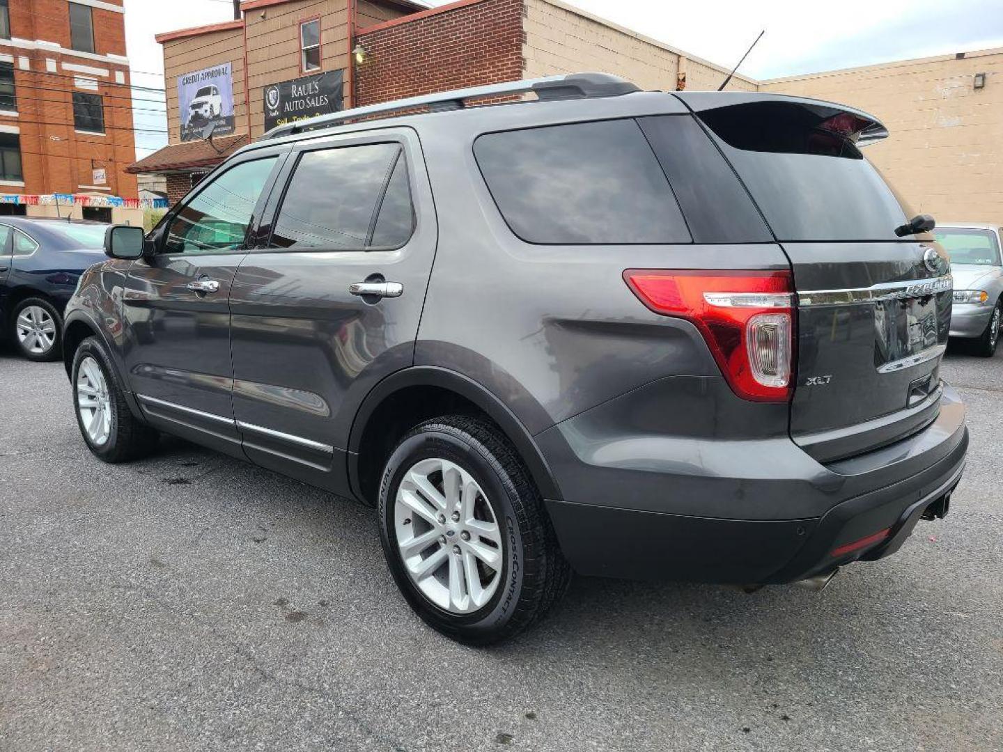 2015 GRAY FORD EXPLORER XLT (1FM5K8D89FG) with an 3.5L engine, Automatic transmission, located at 117 North Cameron Street, Harrisburg, PA, 17101, (717) 963-8962, 40.267021, -76.875351 - WE FINANCE!!! Good Credit/ Bad Credit/ No Credit - ALL Trade-Ins Welcomed!!! ***Guaranteed Credit Approval*** APPLY ONLINE or CALL us TODAY ;) Internet Prices and Marketplace Prices are SPECIAL discounted ***CASH DEALS*** Retail Prices are higher. Please call us to discuss your cash and finan - Photo#4