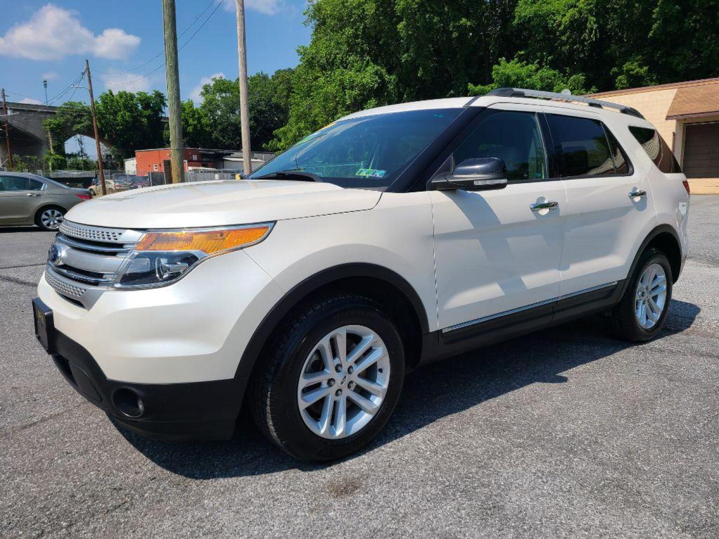 2015 WHITE FORD EXPLORER XLT (1FM5K8D82FG) with an 3.5L engine, Automatic transmission, located at 117 North Cameron Street, Harrisburg, PA, 17101, (717) 963-8962, 40.267021, -76.875351 - WE FINANCE!!! Good Credit/ Bad Credit/ No Credit - ALL Trade-Ins Welcomed!!! ***Guaranteed Credit Approval*** APPLY ONLINE or CALL us TODAY ;) Internet Prices and Marketplace Prices are SPECIAL discounted ***CASH DEALS*** Retail Prices are higher. Please call us to discuss your cash and finan - Photo#0