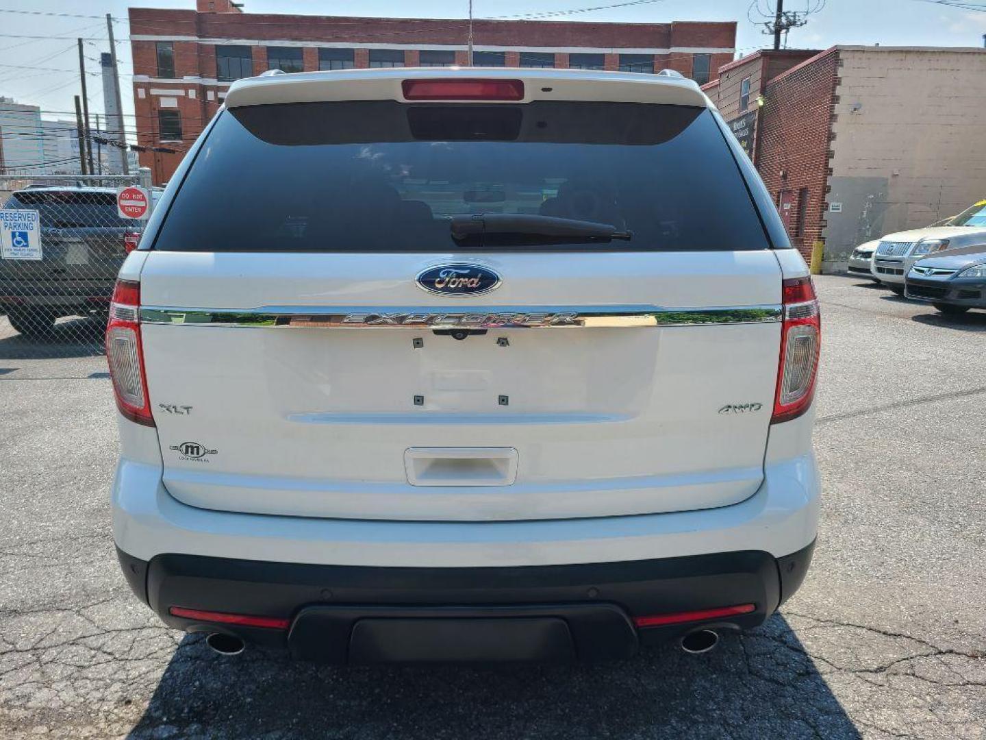 2015 WHITE FORD EXPLORER XLT (1FM5K8D82FG) with an 3.5L engine, Automatic transmission, located at 117 North Cameron Street, Harrisburg, PA, 17101, (717) 963-8962, 40.267021, -76.875351 - WE FINANCE!!! Good Credit/ Bad Credit/ No Credit - ALL Trade-Ins Welcomed!!! ***Guaranteed Credit Approval*** APPLY ONLINE or CALL us TODAY ;) Internet Prices and Marketplace Prices are SPECIAL discounted ***CASH DEALS*** Retail Prices are higher. Please call us to discuss your cash and finan - Photo#3