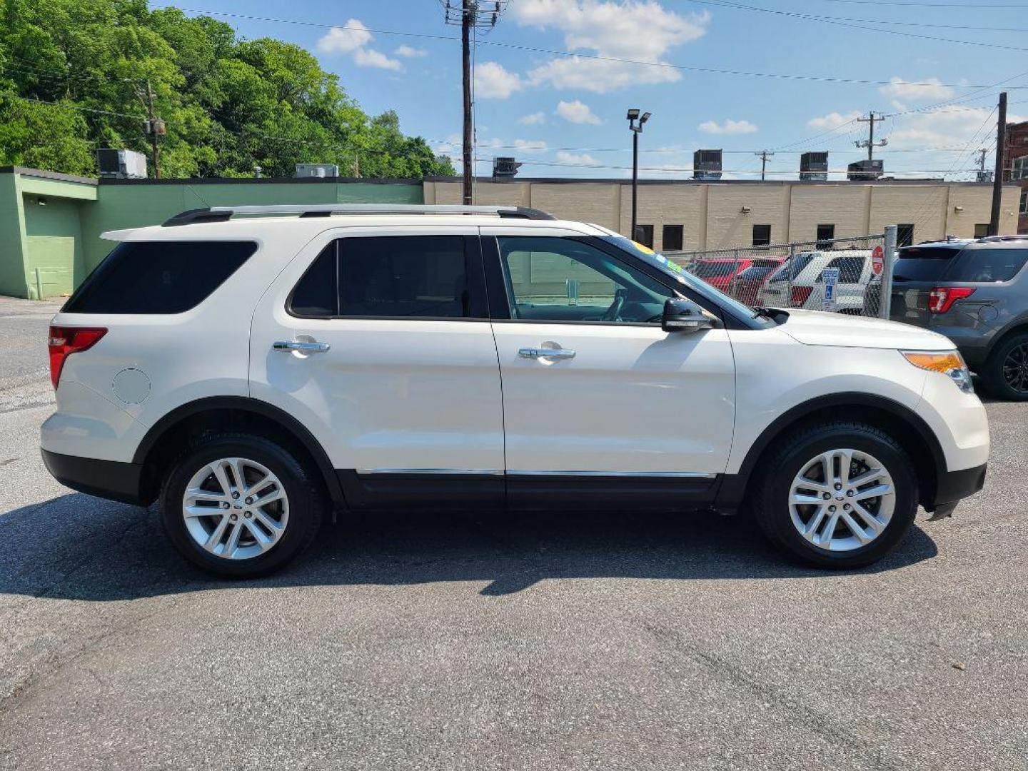 2015 WHITE FORD EXPLORER XLT (1FM5K8D82FG) with an 3.5L engine, Automatic transmission, located at 117 North Cameron Street, Harrisburg, PA, 17101, (717) 963-8962, 40.267021, -76.875351 - WE FINANCE!!! Good Credit/ Bad Credit/ No Credit - ALL Trade-Ins Welcomed!!! ***Guaranteed Credit Approval*** APPLY ONLINE or CALL us TODAY ;) Internet Prices and Marketplace Prices are SPECIAL discounted ***CASH DEALS*** Retail Prices are higher. Please call us to discuss your cash and finan - Photo#7