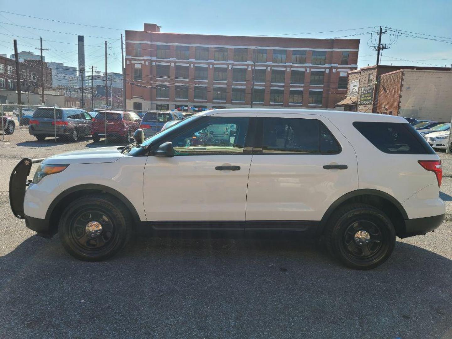 2015 WHITE FORD EXPLORER POLICE INTERCEPTOR (1FM5K8AR4FG) with an 3.7L engine, Automatic transmission, located at 117 North Cameron Street, Harrisburg, PA, 17101, (717) 963-8962, 40.267021, -76.875351 - WE FINANCE!!! Good Credit/ Bad Credit/ No Credit - ALL Trade-Ins Welcomed!!! ***Guaranteed Credit Approval*** APPLY ONLINE or CALL us TODAY ;) Internet Prices and Marketplace Prices are SPECIAL discounted ***CASH DEALS*** Retail Prices are higher. Please call us to discuss your cash and finan - Photo#1