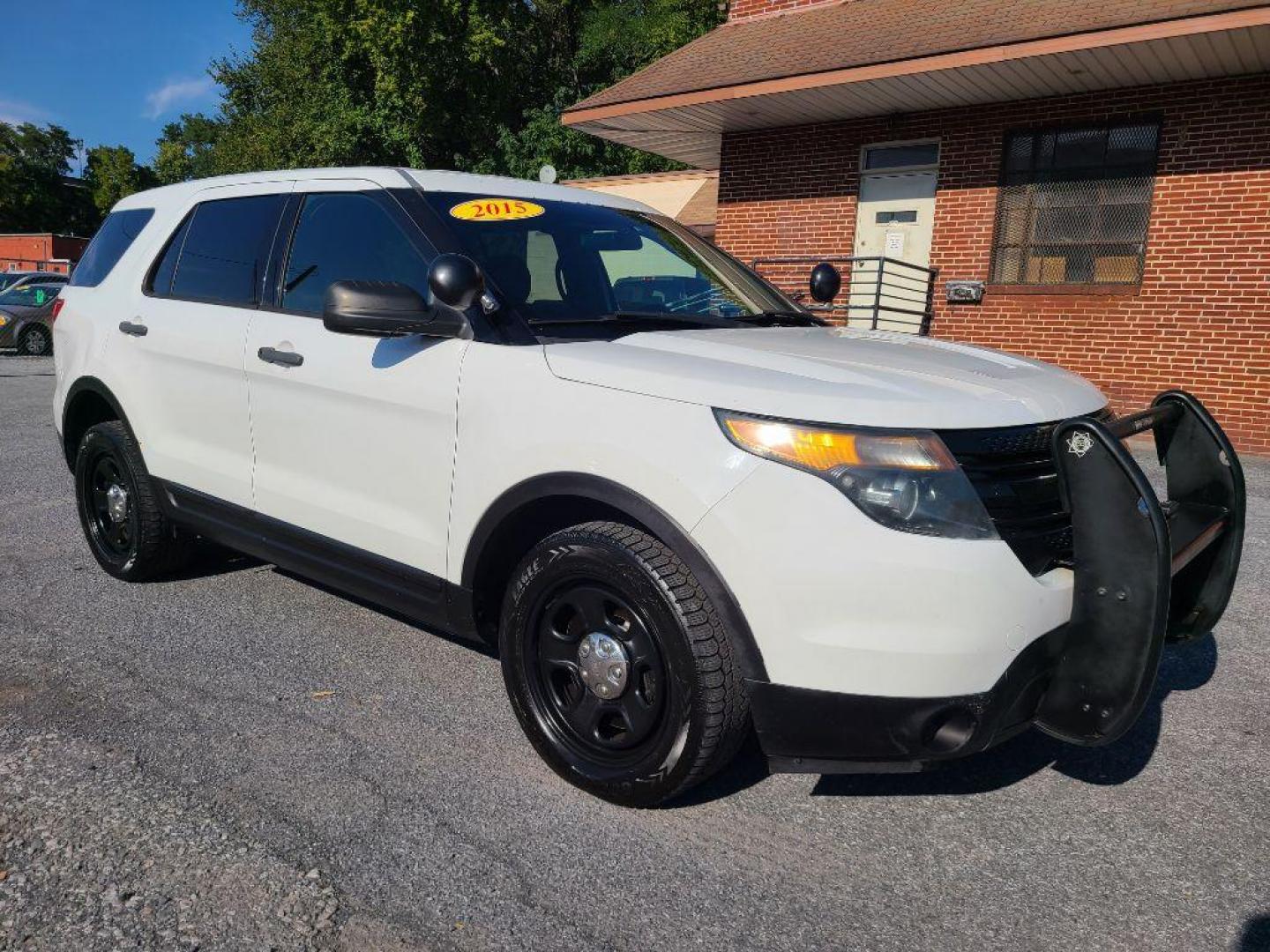 2015 WHITE FORD EXPLORER POLICE INTERCEPTOR (1FM5K8AR4FG) with an 3.7L engine, Automatic transmission, located at 117 North Cameron Street, Harrisburg, PA, 17101, (717) 963-8962, 40.267021, -76.875351 - WE FINANCE!!! Good Credit/ Bad Credit/ No Credit - ALL Trade-Ins Welcomed!!! ***Guaranteed Credit Approval*** APPLY ONLINE or CALL us TODAY ;) Internet Prices and Marketplace Prices are SPECIAL discounted ***CASH DEALS*** Retail Prices are higher. Please call us to discuss your cash and finan - Photo#6
