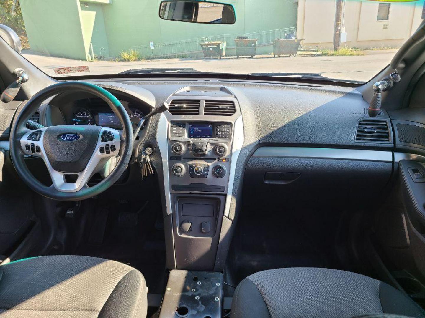 2015 WHITE FORD EXPLORER POLICE INTERCEPTOR (1FM5K8AR4FG) with an 3.7L engine, Automatic transmission, located at 117 North Cameron Street, Harrisburg, PA, 17101, (717) 963-8962, 40.267021, -76.875351 - WE FINANCE!!! Good Credit/ Bad Credit/ No Credit - ALL Trade-Ins Welcomed!!! ***Guaranteed Credit Approval*** APPLY ONLINE or CALL us TODAY ;) Internet Prices and Marketplace Prices are SPECIAL discounted ***CASH DEALS*** Retail Prices are higher. Please call us to discuss your cash and finan - Photo#9