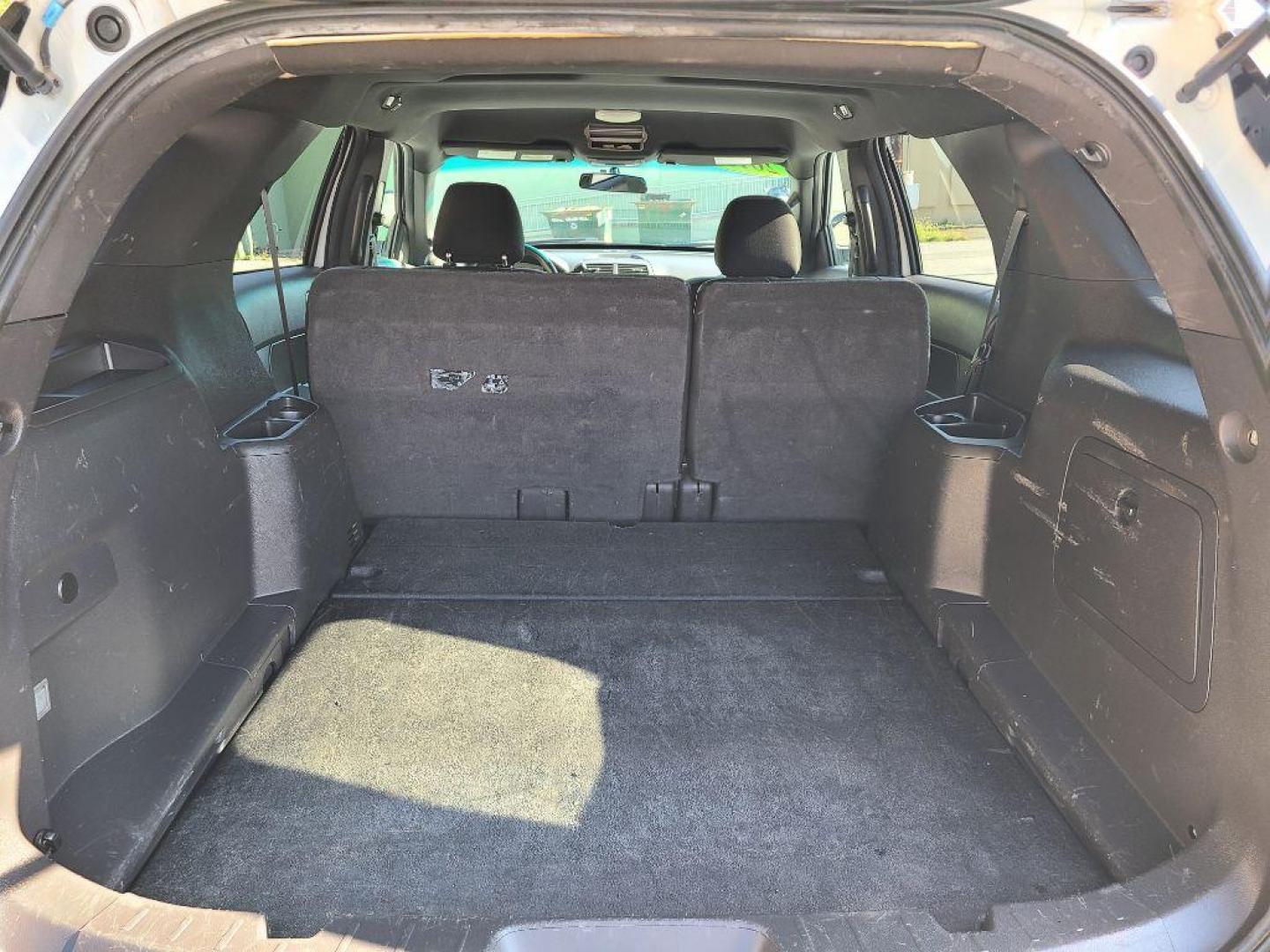 2015 WHITE FORD EXPLORER POLICE INTERCEPTOR (1FM5K8AR4FG) with an 3.7L engine, Automatic transmission, located at 117 North Cameron Street, Harrisburg, PA, 17101, (717) 963-8962, 40.267021, -76.875351 - WE FINANCE!!! Good Credit/ Bad Credit/ No Credit - ALL Trade-Ins Welcomed!!! ***Guaranteed Credit Approval*** APPLY ONLINE or CALL us TODAY ;) Internet Prices and Marketplace Prices are SPECIAL discounted ***CASH DEALS*** Retail Prices are higher. Please call us to discuss your cash and finan - Photo#11