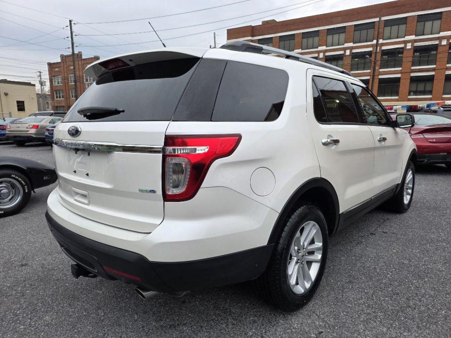 2015 WHITE FORD EXPLORER XLT (1FM5K8D89FG) with an 3.5L engine, Automatic transmission, located at 117 North Cameron Street, Harrisburg, PA, 17101, (717) 963-8962, 40.267021, -76.875351 - WE FINANCE!!! Good Credit/ Bad Credit/ No Credit - ALL Trade-Ins Welcomed!!! ***Guaranteed Credit Approval*** APPLY ONLINE or CALL us TODAY ;) Please call us to discuss your cash and financing options. - Photo#4