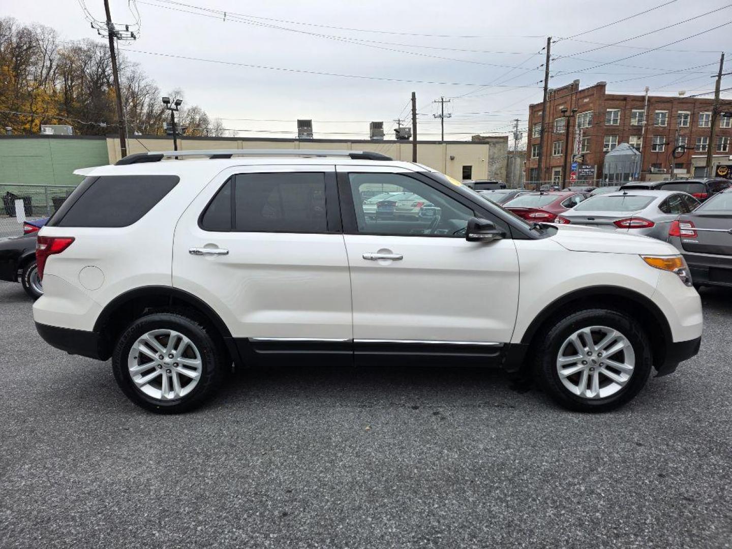 2015 WHITE FORD EXPLORER XLT (1FM5K8D89FG) with an 3.5L engine, Automatic transmission, located at 117 North Cameron Street, Harrisburg, PA, 17101, (717) 963-8962, 40.267021, -76.875351 - WE FINANCE!!! Good Credit/ Bad Credit/ No Credit - ALL Trade-Ins Welcomed!!! ***Guaranteed Credit Approval*** APPLY ONLINE or CALL us TODAY ;) Please call us to discuss your cash and financing options. - Photo#12