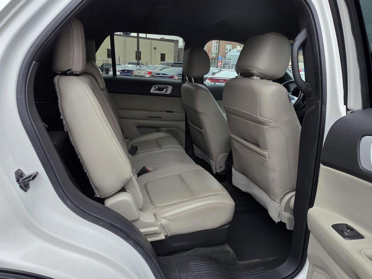2015 WHITE FORD EXPLORER XLT (1FM5K8D89FG) with an 3.5L engine, Automatic transmission, located at 117 North Cameron Street, Harrisburg, PA, 17101, (717) 963-8962, 40.267021, -76.875351 - WE FINANCE!!! Good Credit/ Bad Credit/ No Credit - ALL Trade-Ins Welcomed!!! ***Guaranteed Credit Approval*** APPLY ONLINE or CALL us TODAY ;) Please call us to discuss your cash and financing options. - Photo#19