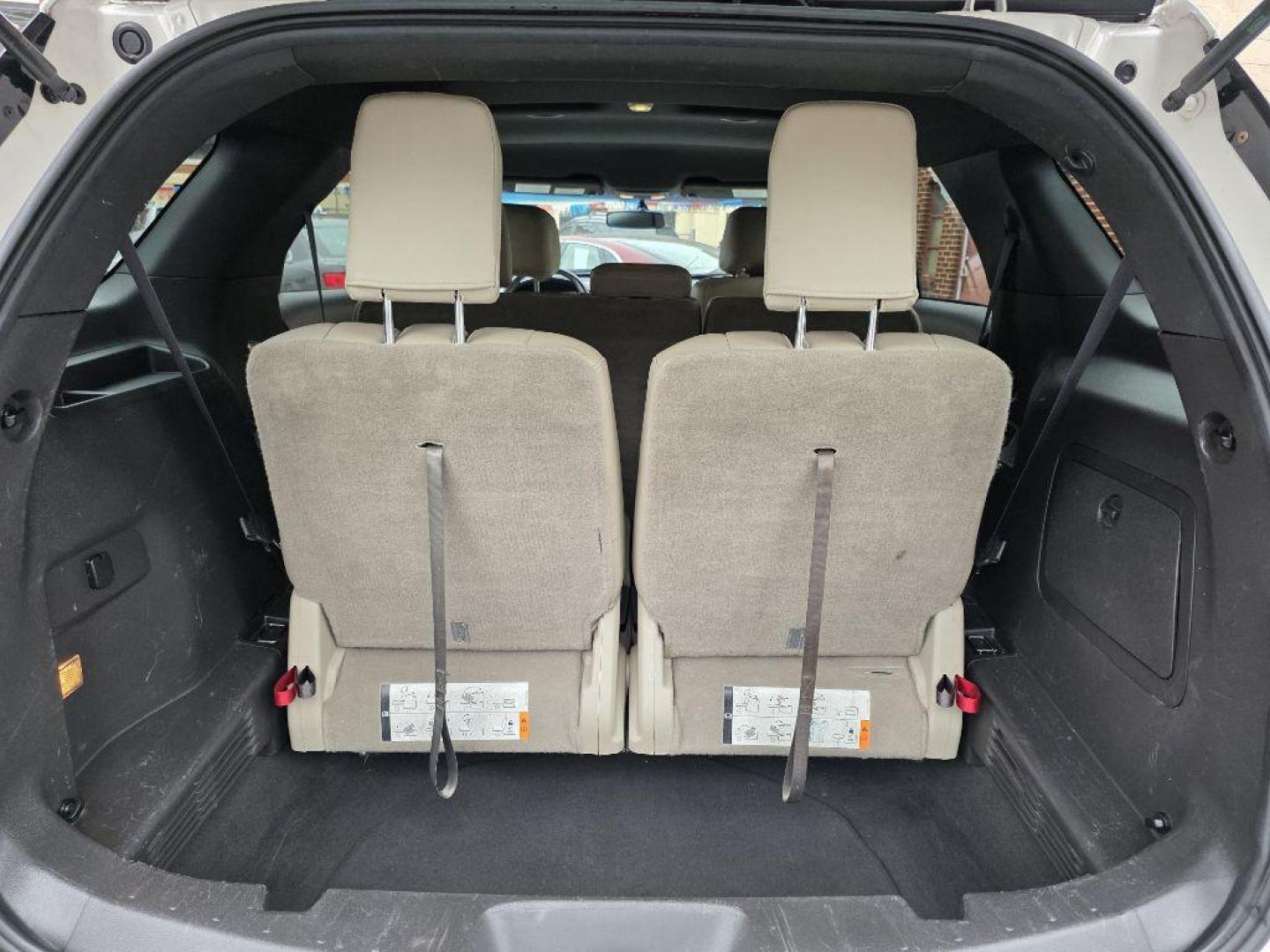 2015 WHITE FORD EXPLORER XLT (1FM5K8D89FG) with an 3.5L engine, Automatic transmission, located at 117 North Cameron Street, Harrisburg, PA, 17101, (717) 963-8962, 40.267021, -76.875351 - WE FINANCE!!! Good Credit/ Bad Credit/ No Credit - ALL Trade-Ins Welcomed!!! ***Guaranteed Credit Approval*** APPLY ONLINE or CALL us TODAY ;) Please call us to discuss your cash and financing options. - Photo#20