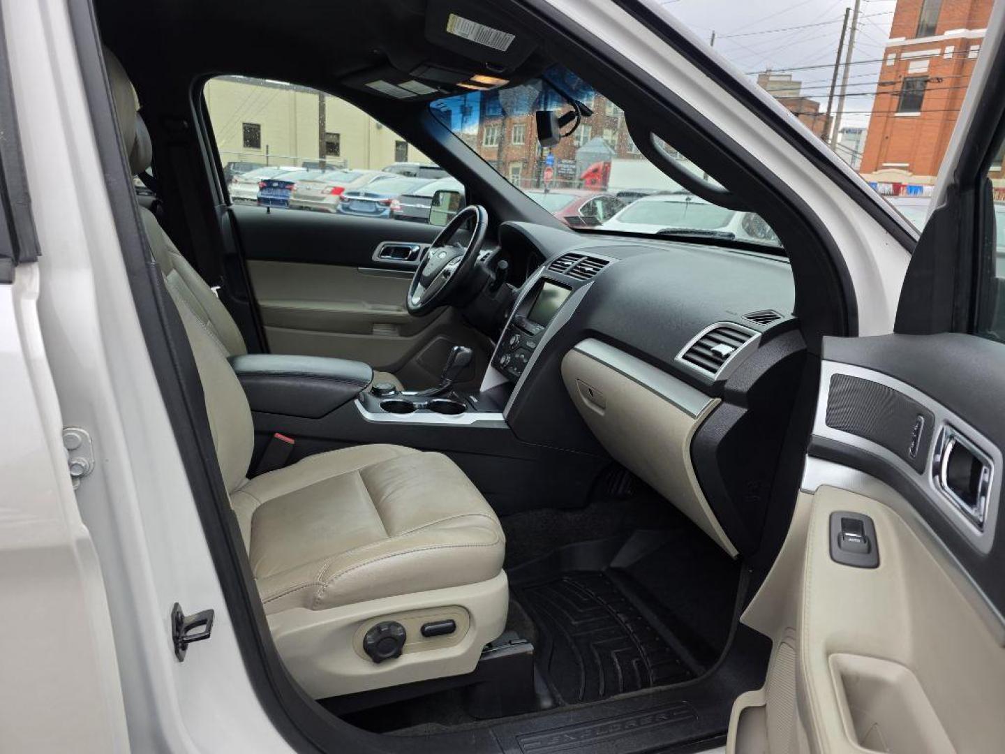 2015 WHITE FORD EXPLORER XLT (1FM5K8D89FG) with an 3.5L engine, Automatic transmission, located at 117 North Cameron Street, Harrisburg, PA, 17101, (717) 963-8962, 40.267021, -76.875351 - WE FINANCE!!! Good Credit/ Bad Credit/ No Credit - ALL Trade-Ins Welcomed!!! ***Guaranteed Credit Approval*** APPLY ONLINE or CALL us TODAY ;) Please call us to discuss your cash and financing options. - Photo#21