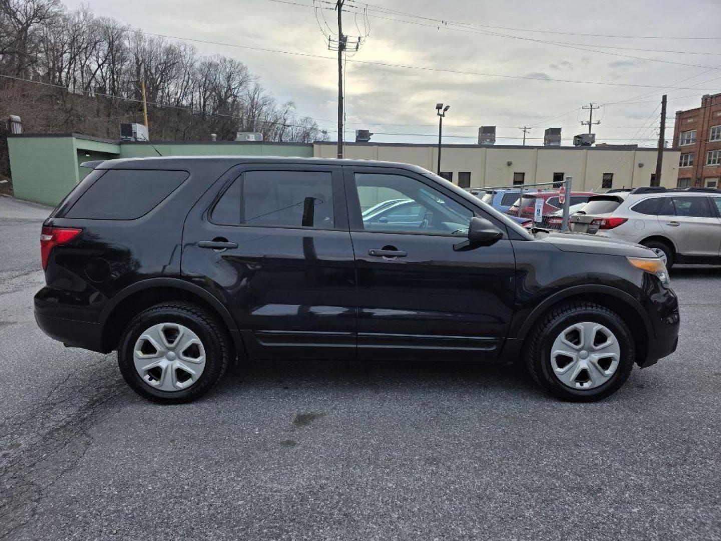 2015 BLACK FORD EXPLORER POLICE INTERCEPTOR (1FM5K8AR4FG) with an 3.7L engine, Automatic transmission, located at 117 North Cameron Street, Harrisburg, PA, 17101, (717) 963-8962, 40.267021, -76.875351 - WE FINANCE!!! Good Credit/ Bad Credit/ No Credit - ALL Trade-Ins Welcomed!!! ***Guaranteed Credit Approval*** APPLY ONLINE or CALL us TODAY ;) Please call us to discuss your cash and financing options. - Photo#4