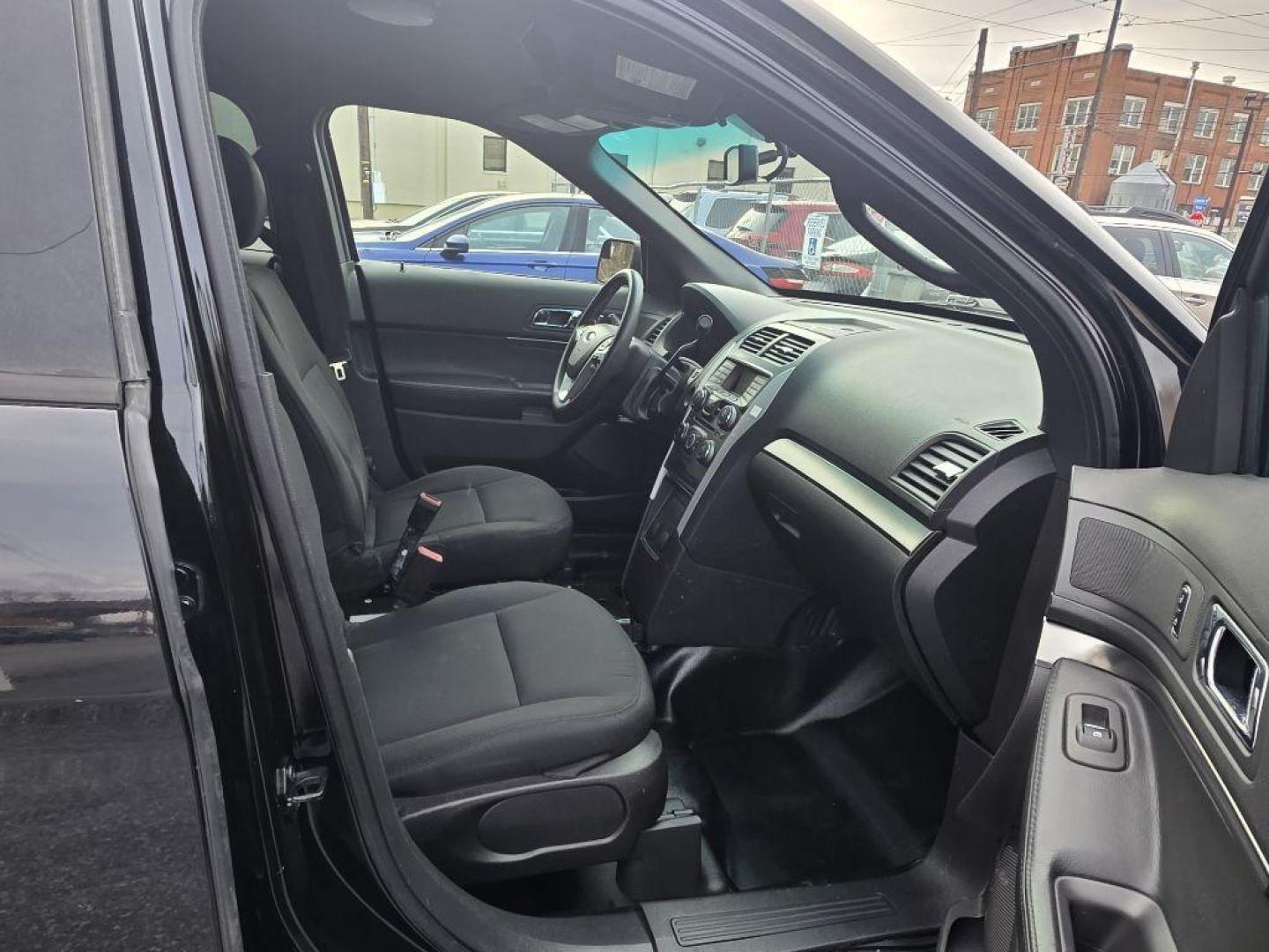 2015 BLACK FORD EXPLORER POLICE INTERCEPTOR (1FM5K8AR4FG) with an 3.7L engine, Automatic transmission, located at 117 North Cameron Street, Harrisburg, PA, 17101, (717) 963-8962, 40.267021, -76.875351 - WE FINANCE!!! Good Credit/ Bad Credit/ No Credit - ALL Trade-Ins Welcomed!!! ***Guaranteed Credit Approval*** APPLY ONLINE or CALL us TODAY ;) Please call us to discuss your cash and financing options. - Photo#7