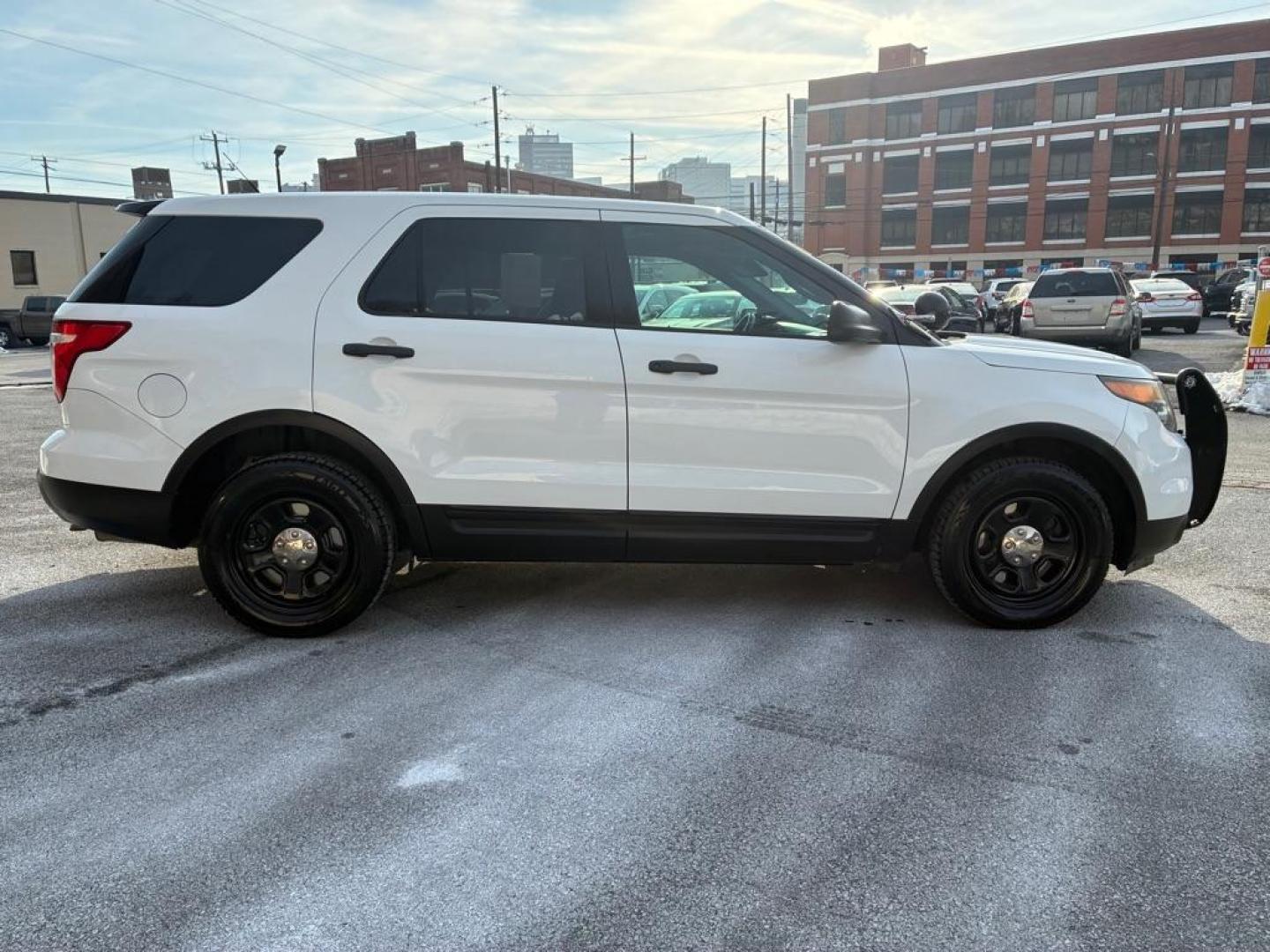 2015 WHITE FORD EXPLORER POLICE INTERCEPTOR (1FM5K8AR9FG) with an 3.7L engine, Automatic transmission, located at 117 North Cameron Street, Harrisburg, PA, 17101, (717) 963-8962, 40.267021, -76.875351 - WE FINANCE!!! Good Credit/ Challenged Credit/ No Credit - ALL Trade-Ins Welcomed!!! APPLY ONLINE or CALL us TODAY ;) Please call us to discuss your cash and/or financing options. - Photo#5