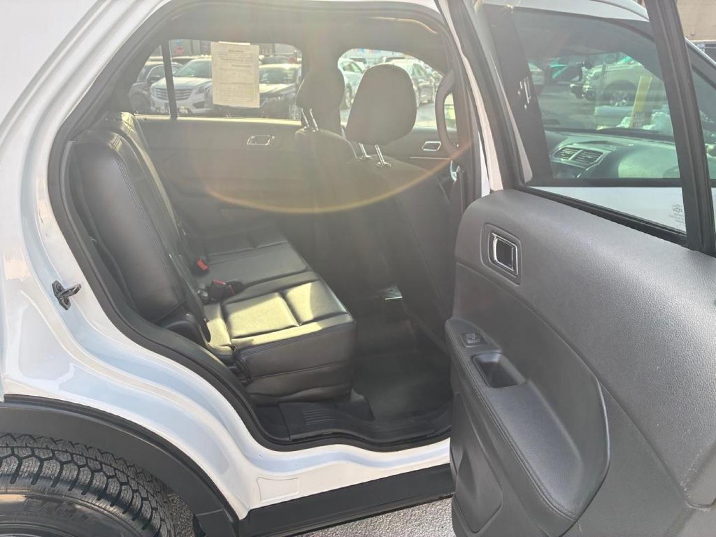 2015 WHITE FORD EXPLORER POLICE INTERCEPTOR (1FM5K8AR9FG) with an 3.7L engine, Automatic transmission, located at 117 North Cameron Street, Harrisburg, PA, 17101, (717) 963-8962, 40.267021, -76.875351 - WE FINANCE!!! Good Credit/ Challenged Credit/ No Credit - ALL Trade-Ins Welcomed!!! APPLY ONLINE or CALL us TODAY ;) Please call us to discuss your cash and/or financing options. - Photo#9