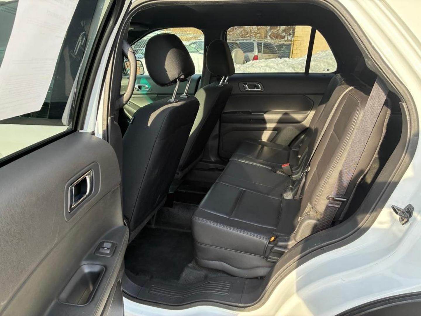 2015 WHITE FORD EXPLORER POLICE INTERCEPTOR (1FM5K8AR9FG) with an 3.7L engine, Automatic transmission, located at 117 North Cameron Street, Harrisburg, PA, 17101, (717) 963-8962, 40.267021, -76.875351 - WE FINANCE!!! Good Credit/ Challenged Credit/ No Credit - ALL Trade-Ins Welcomed!!! APPLY ONLINE or CALL us TODAY ;) Please call us to discuss your cash and/or financing options. - Photo#11