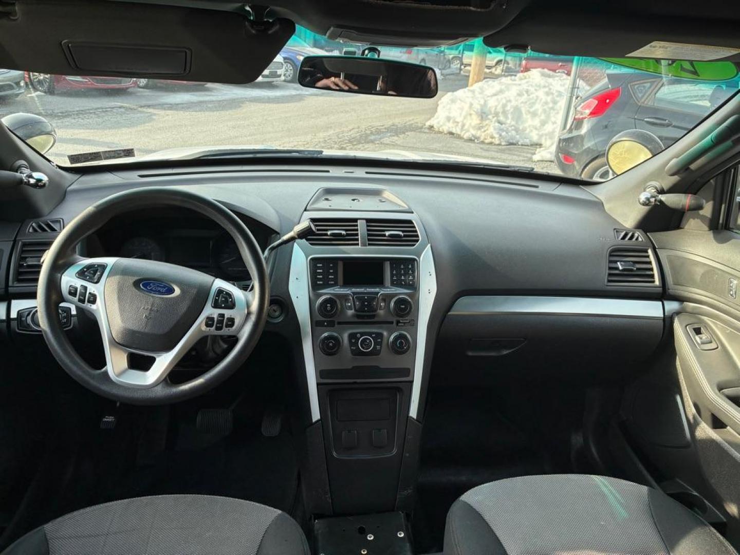 2015 WHITE FORD EXPLORER POLICE INTERCEPTOR (1FM5K8AR9FG) with an 3.7L engine, Automatic transmission, located at 117 North Cameron Street, Harrisburg, PA, 17101, (717) 963-8962, 40.267021, -76.875351 - WE FINANCE!!! Good Credit/ Challenged Credit/ No Credit - ALL Trade-Ins Welcomed!!! APPLY ONLINE or CALL us TODAY ;) Please call us to discuss your cash and/or financing options. - Photo#12