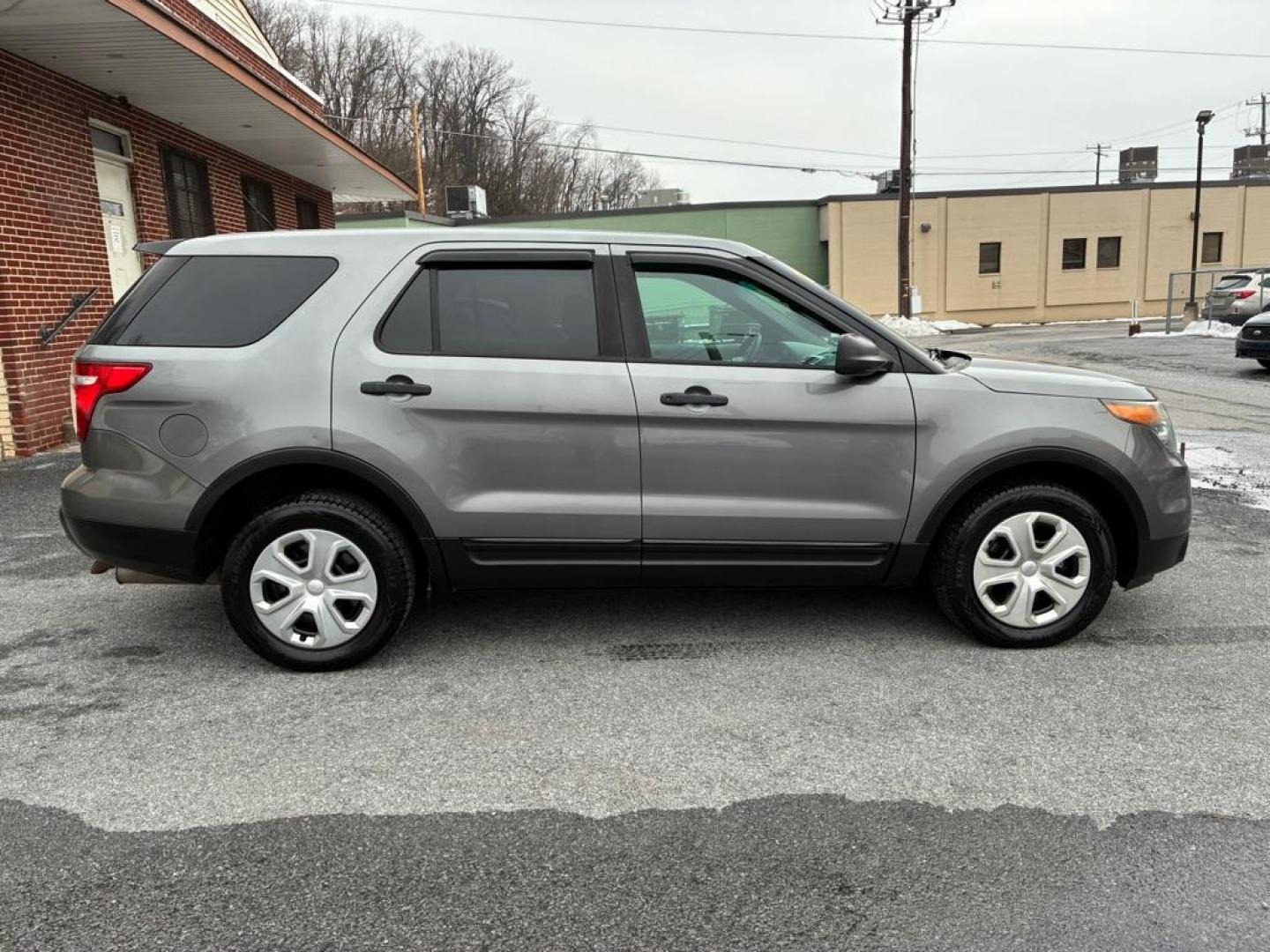 2015 GRAY FORD EXPLORER POLICE INTERCEPTOR (1FM5K8AR7FG) with an 3.7L engine, Automatic transmission, located at 117 North Cameron Street, Harrisburg, PA, 17101, (717) 963-8962, 40.267021, -76.875351 - WE FINANCE!!! Good Credit/ Challenged Credit/ No Credit - ALL Trade-Ins Welcomed!!! APPLY ONLINE or CALL us TODAY ;) Please call us to discuss your cash and/or financing options. - Photo#5
