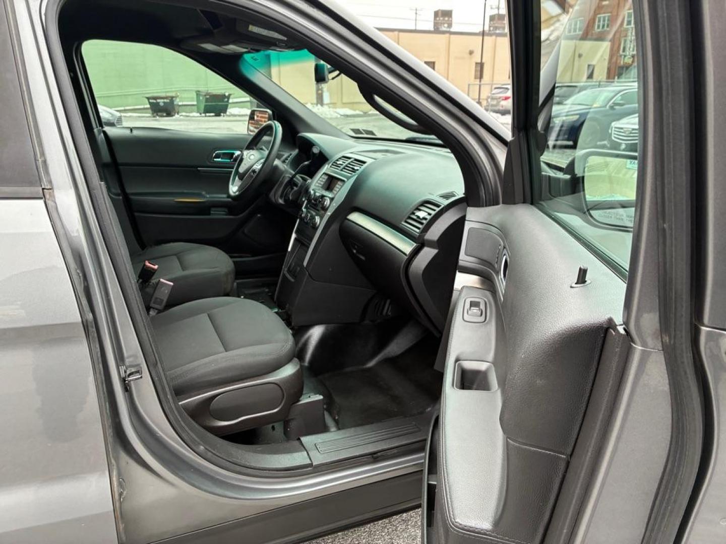 2015 GRAY FORD EXPLORER POLICE INTERCEPTOR (1FM5K8AR7FG) with an 3.7L engine, Automatic transmission, located at 117 North Cameron Street, Harrisburg, PA, 17101, (717) 963-8962, 40.267021, -76.875351 - WE FINANCE!!! Good Credit/ Challenged Credit/ No Credit - ALL Trade-Ins Welcomed!!! APPLY ONLINE or CALL us TODAY ;) Please call us to discuss your cash and/or financing options. - Photo#8