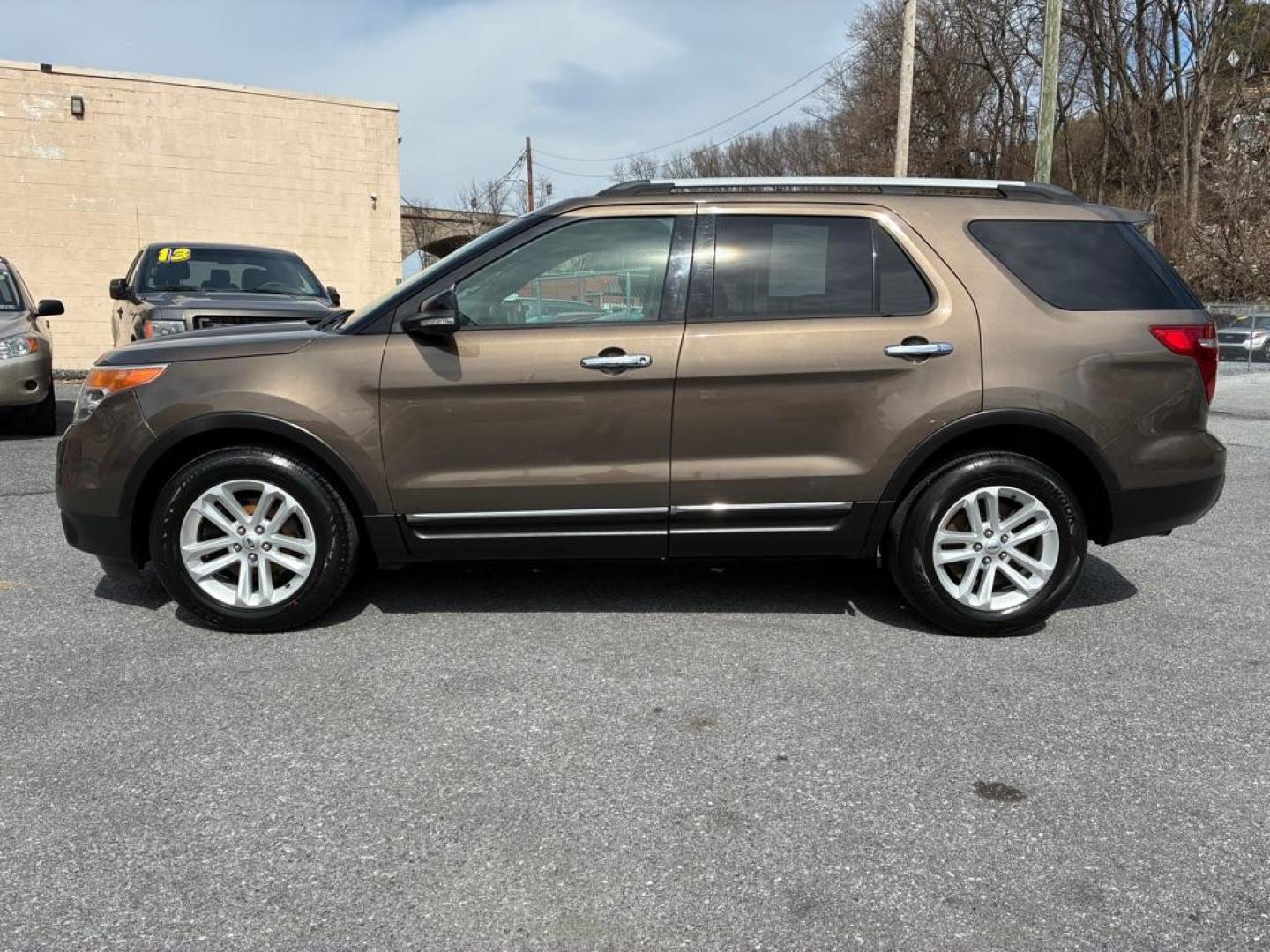 2015 BROWN FORD EXPLORER XLT (1FM5K8D84FG) with an 3.5L engine, Automatic transmission, located at 117 North Cameron Street, Harrisburg, PA, 17101, (717) 963-8962, 40.267021, -76.875351 - Photo#1