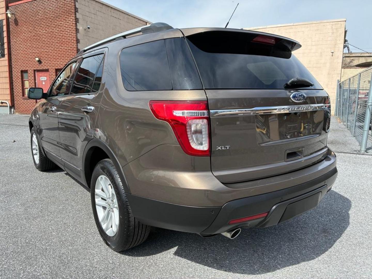 2015 BROWN FORD EXPLORER XLT (1FM5K8D84FG) with an 3.5L engine, Automatic transmission, located at 117 North Cameron Street, Harrisburg, PA, 17101, (717) 963-8962, 40.267021, -76.875351 - Photo#2