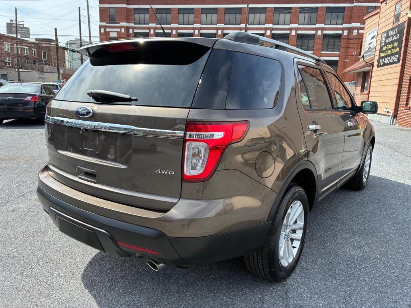 2015 BROWN FORD EXPLORER XLT (1FM5K8D84FG) with an 3.5L engine, Automatic transmission, located at 117 North Cameron Street, Harrisburg, PA, 17101, (717) 963-8962, 40.267021, -76.875351 - Photo#4