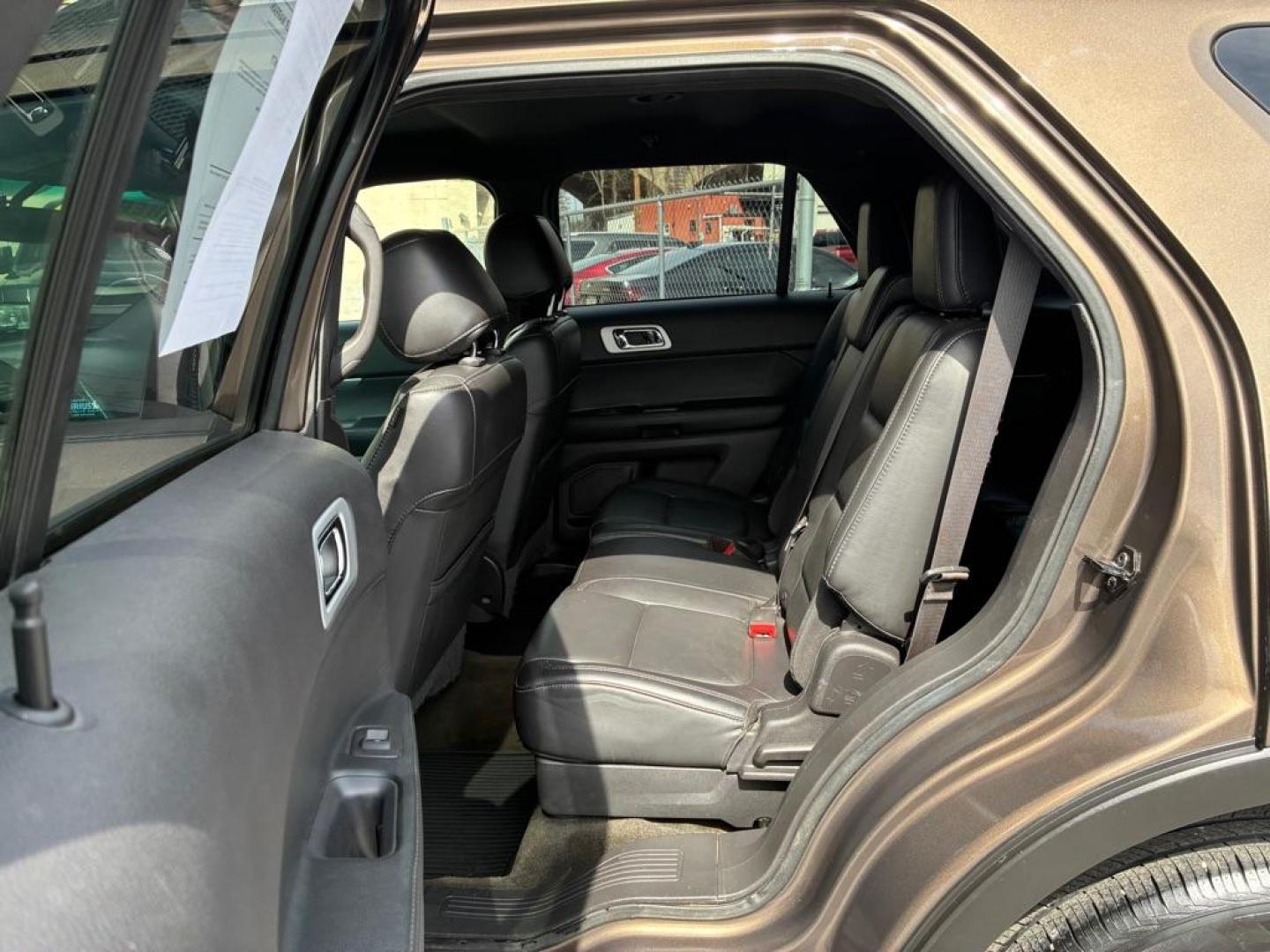 2015 BROWN FORD EXPLORER XLT (1FM5K8D84FG) with an 3.5L engine, Automatic transmission, located at 117 North Cameron Street, Harrisburg, PA, 17101, (717) 963-8962, 40.267021, -76.875351 - Photo#13