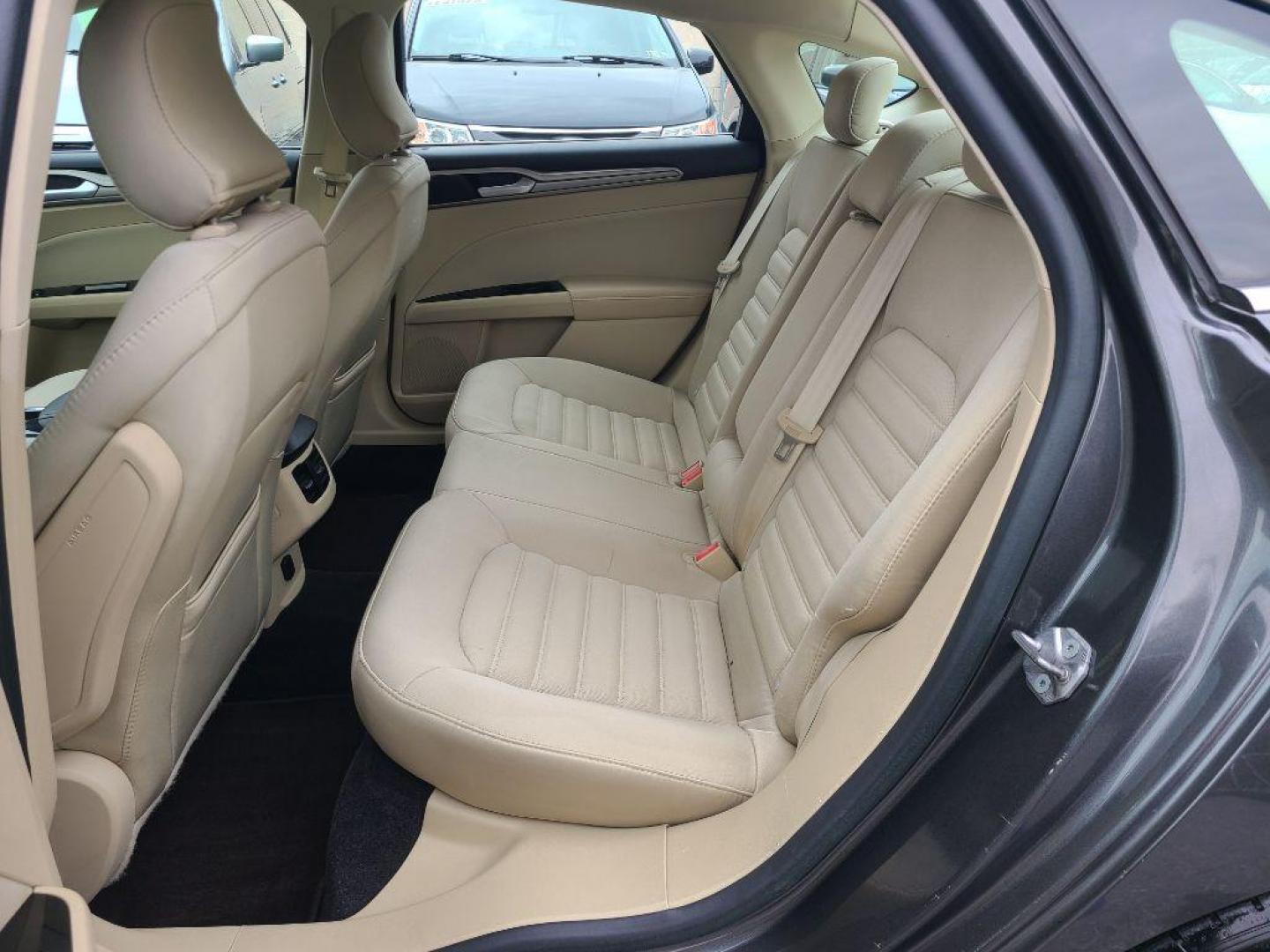 2015 GRAY FORD FUSION SE (1FA6P0H76F5) with an 2.5L engine, Automatic transmission, located at 117 North Cameron Street, Harrisburg, PA, 17101, (717) 963-8962, 40.267021, -76.875351 - WE FINANCE!!! Good Credit/ Bad Credit/ No Credit - ALL Trade-Ins Welcomed!!! ***Guaranteed Credit Approval*** APPLY ONLINE or CALL us TODAY ;) Internet Prices and Marketplace Prices are SPECIAL discounted ***CASH DEALS*** Retail Prices are higher. Please call us to discuss your cash and finan - Photo#11