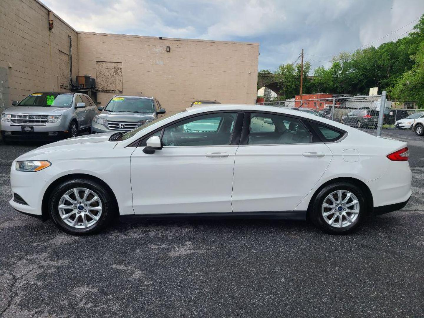 2015 WHITE FORD FUSION S (3FA6P0G78FR) with an 2.5L engine, Automatic transmission, located at 117 North Cameron Street, Harrisburg, PA, 17101, (717) 963-8962, 40.267021, -76.875351 - Photo#1