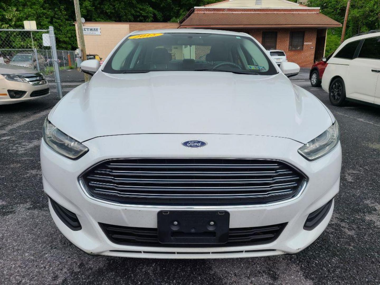 2015 WHITE FORD FUSION S (3FA6P0G78FR) with an 2.5L engine, Automatic transmission, located at 117 North Cameron Street, Harrisburg, PA, 17101, (717) 963-8962, 40.267021, -76.875351 - Photo#4