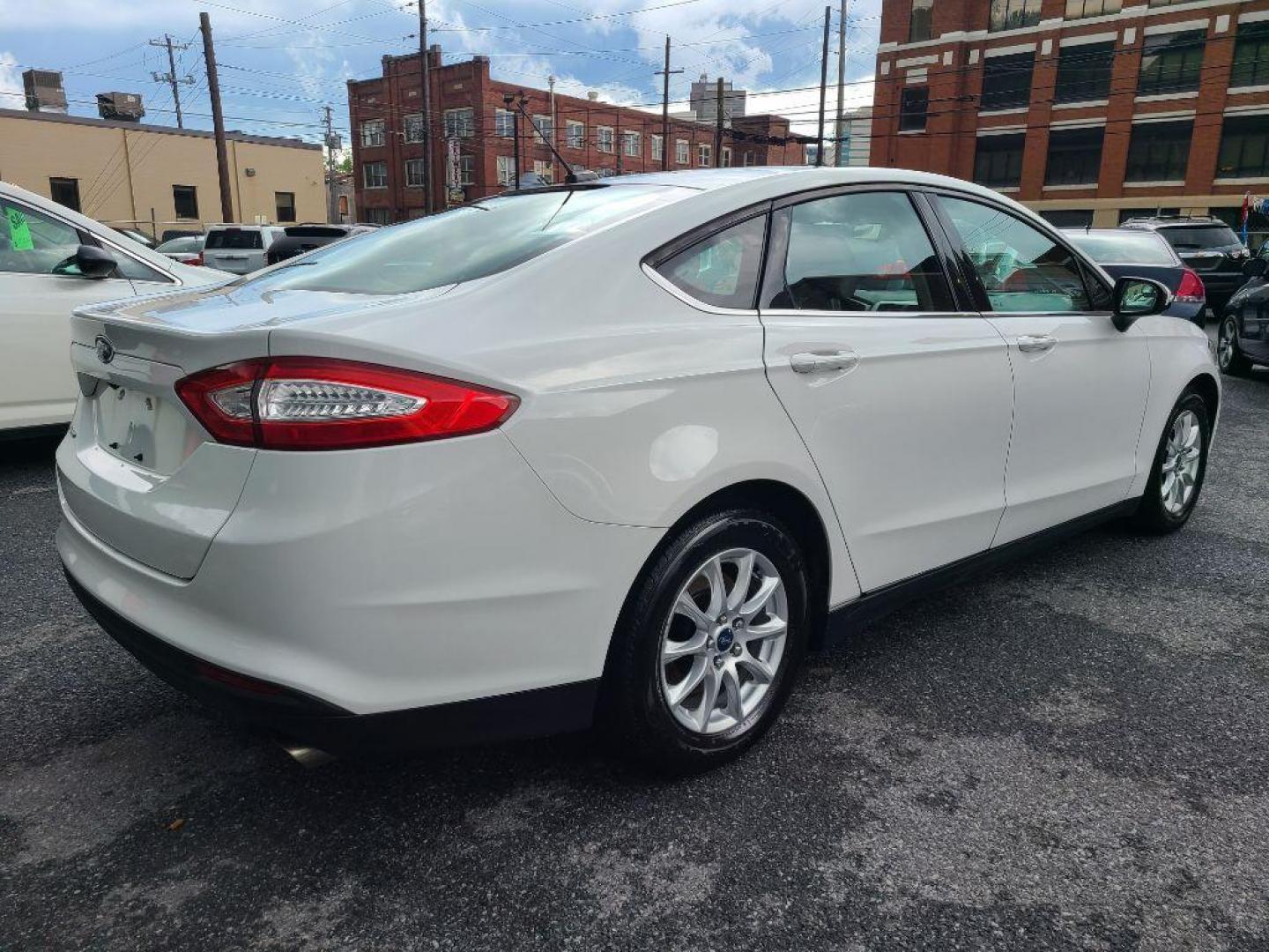 2015 WHITE FORD FUSION S (3FA6P0G78FR) with an 2.5L engine, Automatic transmission, located at 117 North Cameron Street, Harrisburg, PA, 17101, (717) 963-8962, 40.267021, -76.875351 - Photo#5