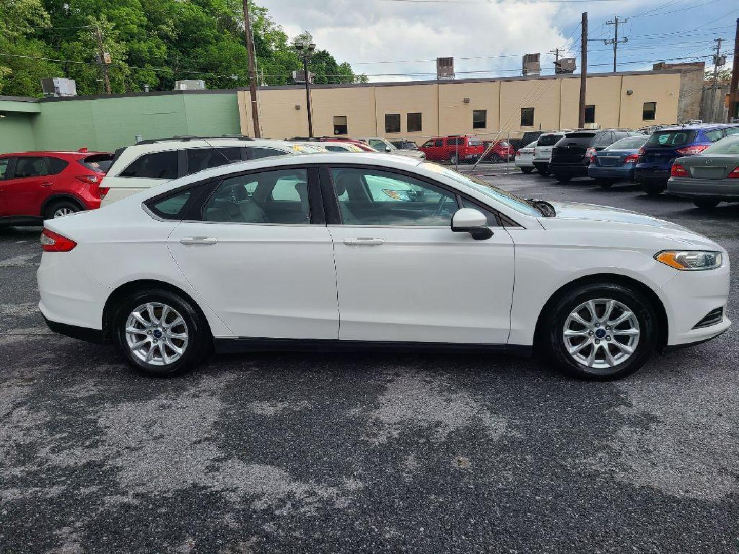 2015 WHITE FORD FUSION S (3FA6P0G78FR) with an 2.5L engine, Automatic transmission, located at 117 North Cameron Street, Harrisburg, PA, 17101, (717) 963-8962, 40.267021, -76.875351 - Photo#6