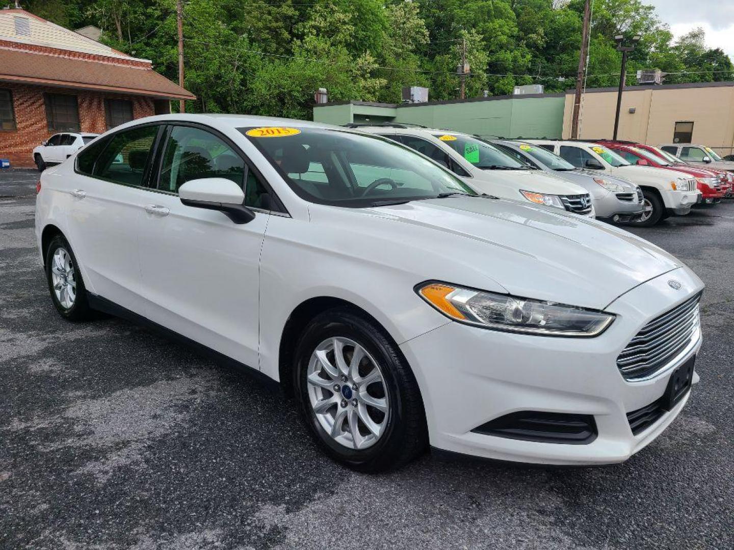 2015 WHITE FORD FUSION S (3FA6P0G78FR) with an 2.5L engine, Automatic transmission, located at 117 North Cameron Street, Harrisburg, PA, 17101, (717) 963-8962, 40.267021, -76.875351 - Photo#7