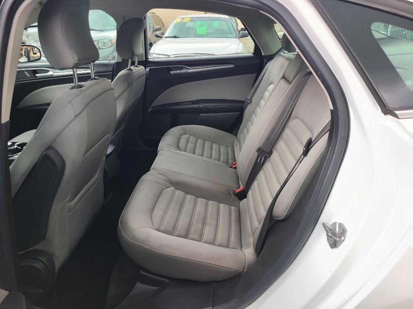 2015 WHITE FORD FUSION S (3FA6P0G78FR) with an 2.5L engine, Automatic transmission, located at 117 North Cameron Street, Harrisburg, PA, 17101, (717) 963-8962, 40.267021, -76.875351 - Photo#8