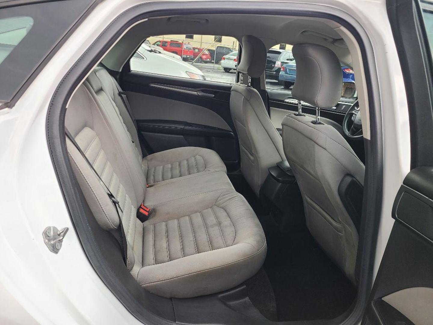 2015 WHITE FORD FUSION S (3FA6P0G78FR) with an 2.5L engine, Automatic transmission, located at 117 North Cameron Street, Harrisburg, PA, 17101, (717) 963-8962, 40.267021, -76.875351 - Photo#11