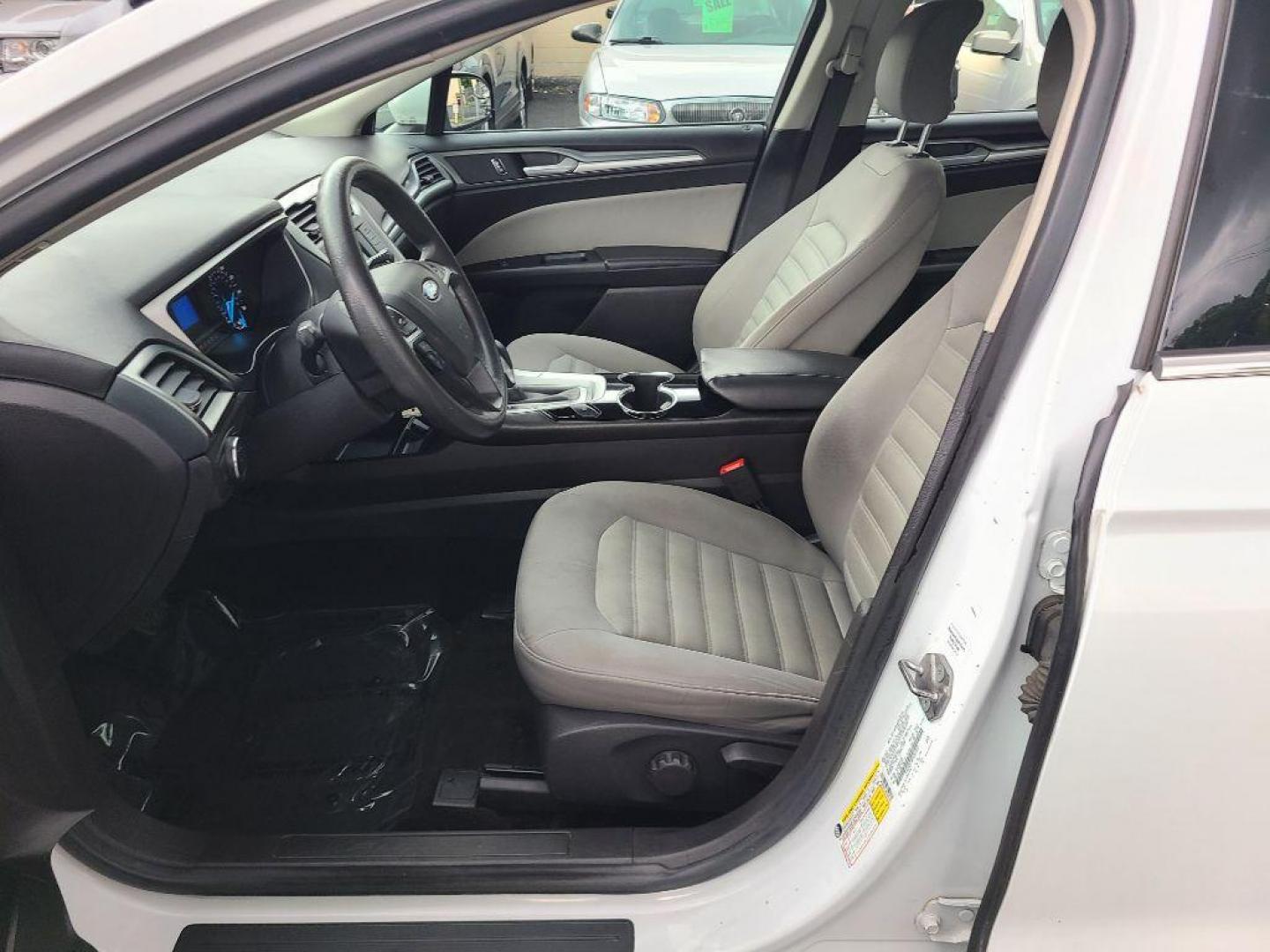 2015 WHITE FORD FUSION S (3FA6P0G78FR) with an 2.5L engine, Automatic transmission, located at 117 North Cameron Street, Harrisburg, PA, 17101, (717) 963-8962, 40.267021, -76.875351 - Photo#12