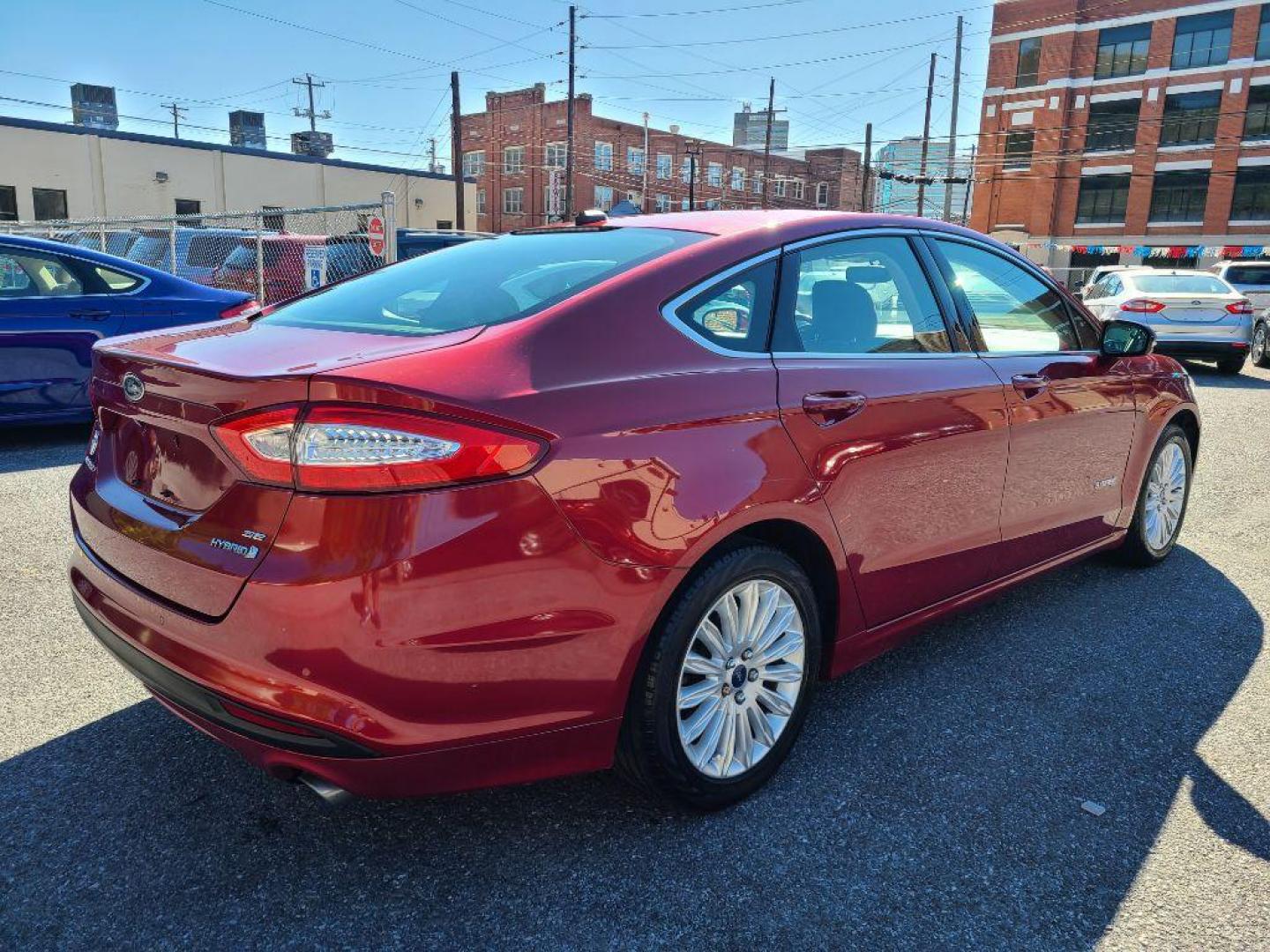 2015 RED FORD FUSION SE HYBRID (3FA6P0LU9FR) with an 2.0L engine, Continuously Variable transmission, located at 117 North Cameron Street, Harrisburg, PA, 17101, (717) 963-8962, 40.267021, -76.875351 - WE FINANCE!!! Good Credit/ Bad Credit/ No Credit - ALL Trade-Ins Welcomed!!! ***Guaranteed Credit Approval*** APPLY ONLINE or CALL us TODAY ;) Please call us to discuss your cash and financing options. - Photo#4