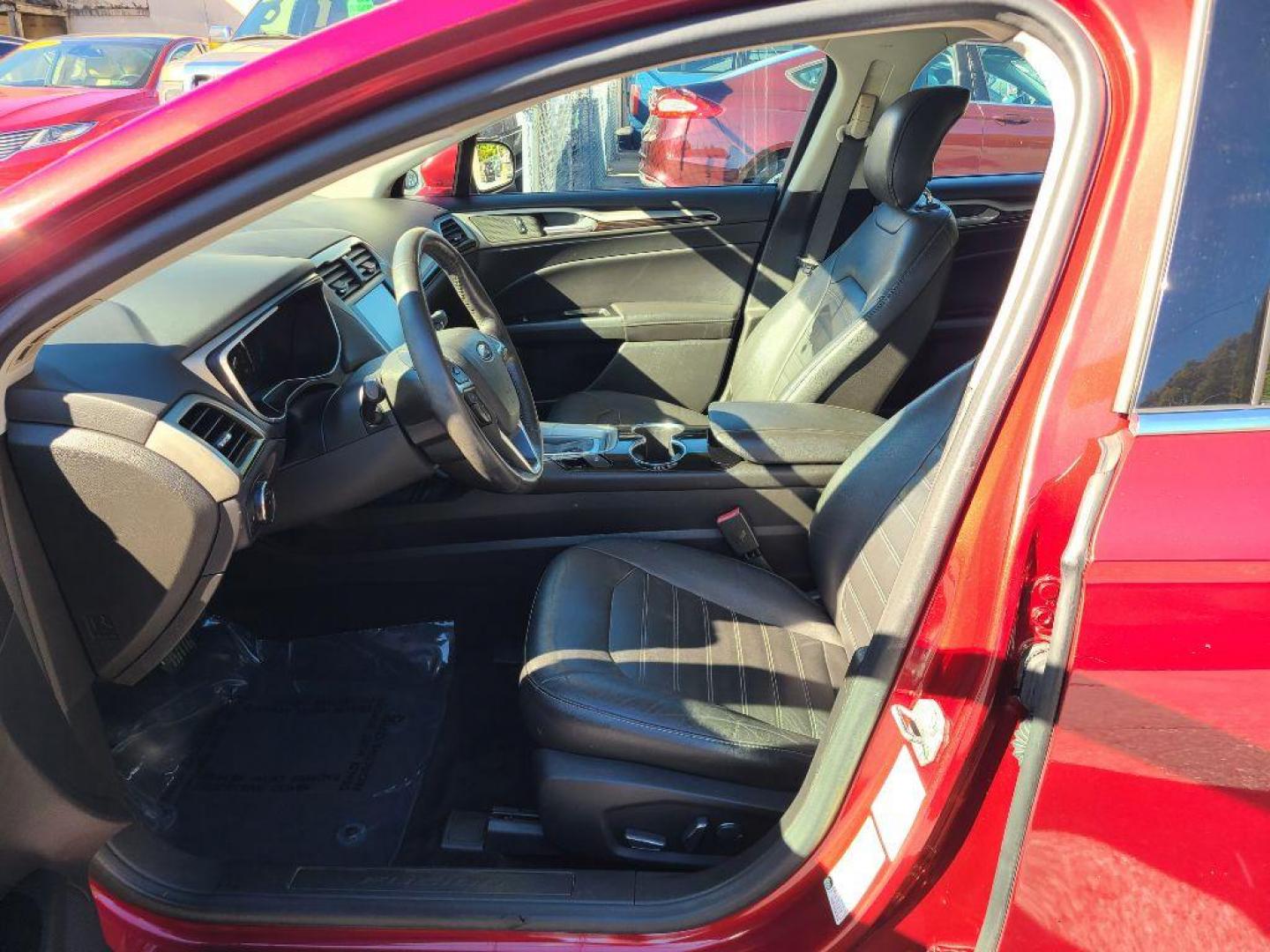 2015 RED FORD FUSION SE HYBRID (3FA6P0LU9FR) with an 2.0L engine, Continuously Variable transmission, located at 117 North Cameron Street, Harrisburg, PA, 17101, (717) 963-8962, 40.267021, -76.875351 - WE FINANCE!!! Good Credit/ Bad Credit/ No Credit - ALL Trade-Ins Welcomed!!! ***Guaranteed Credit Approval*** APPLY ONLINE or CALL us TODAY ;) Please call us to discuss your cash and financing options. - Photo#11